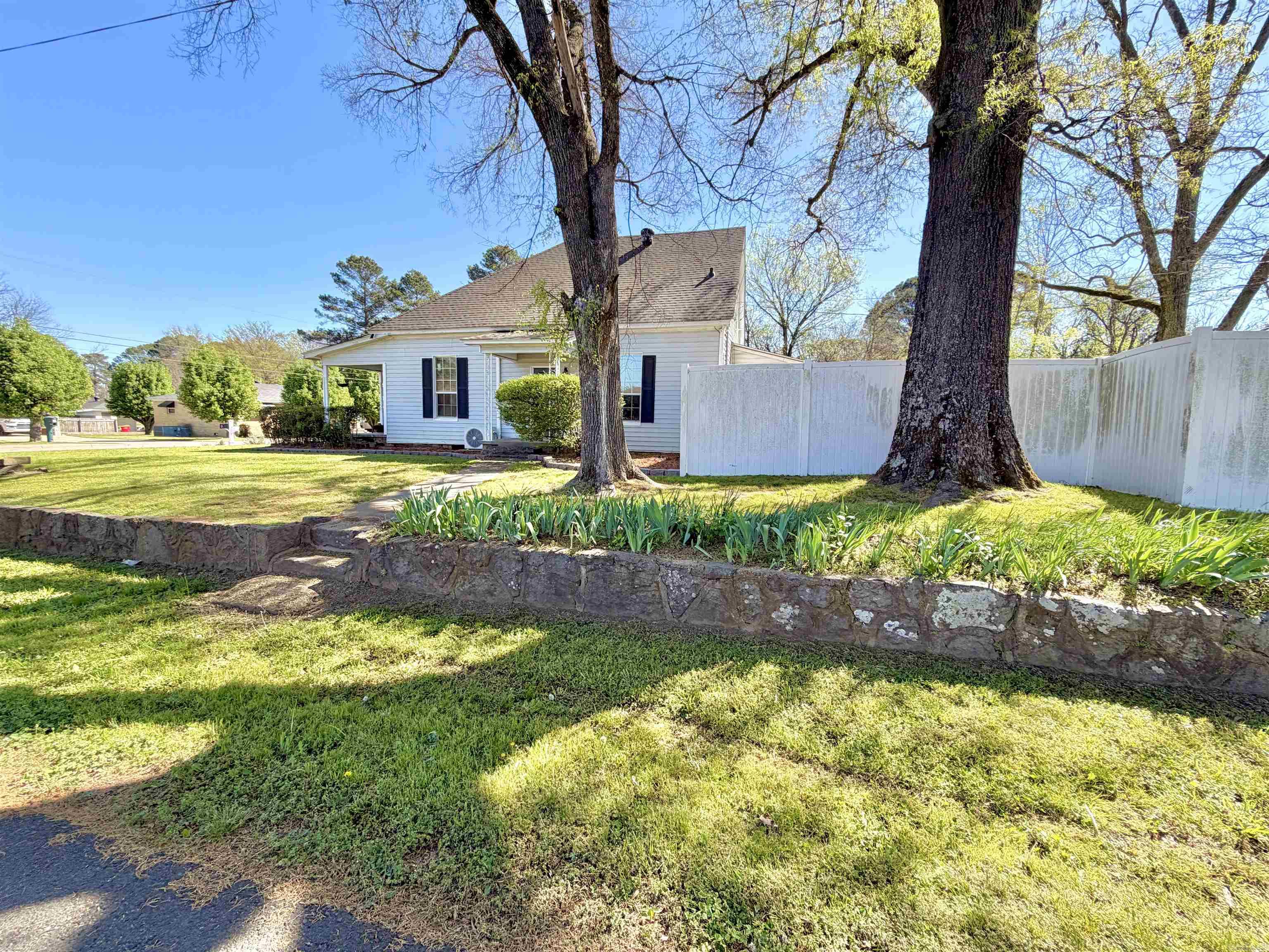 CLIFTONS ADDN - Residential