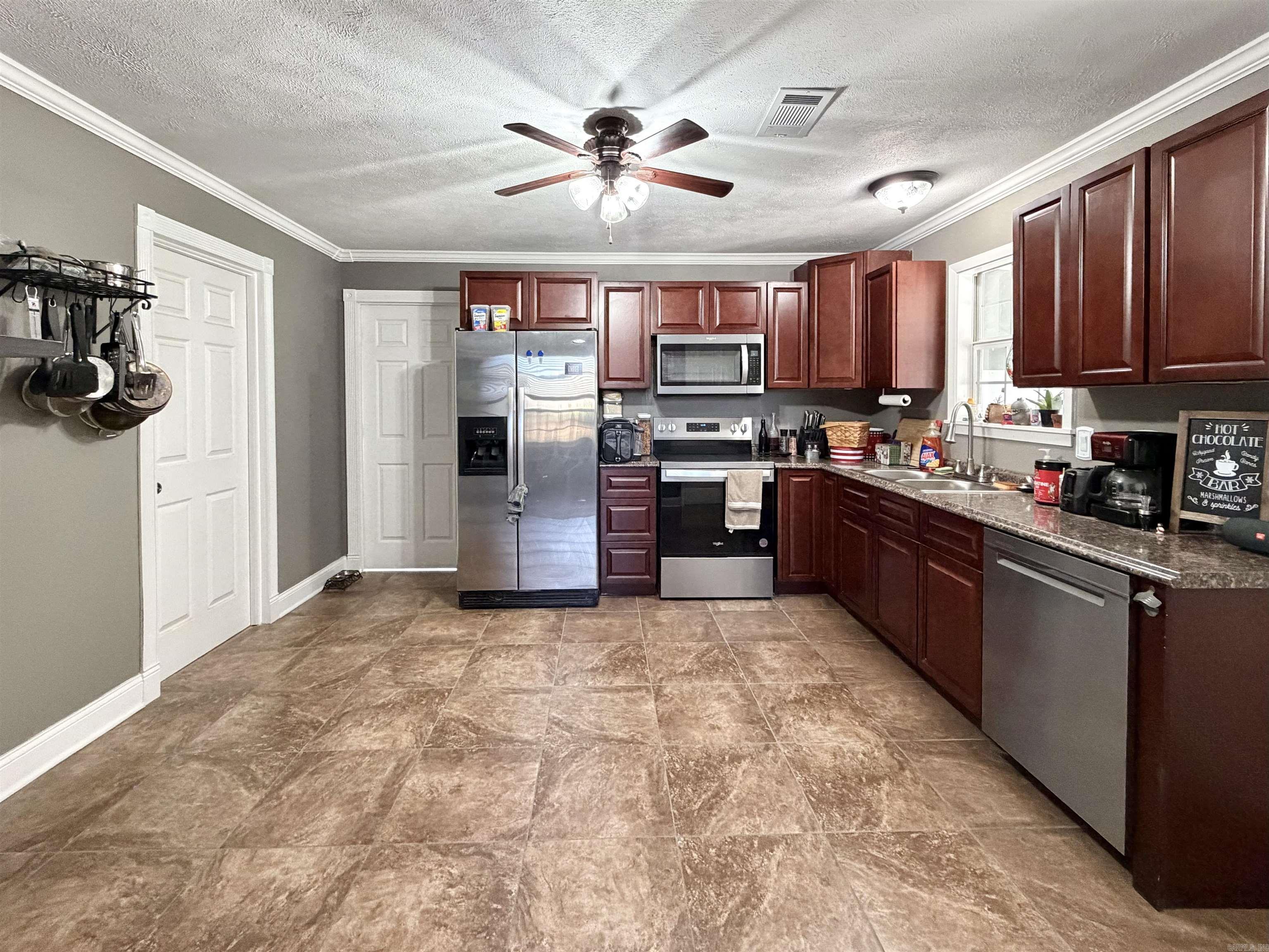 CLIFTONS ADDN - Residential