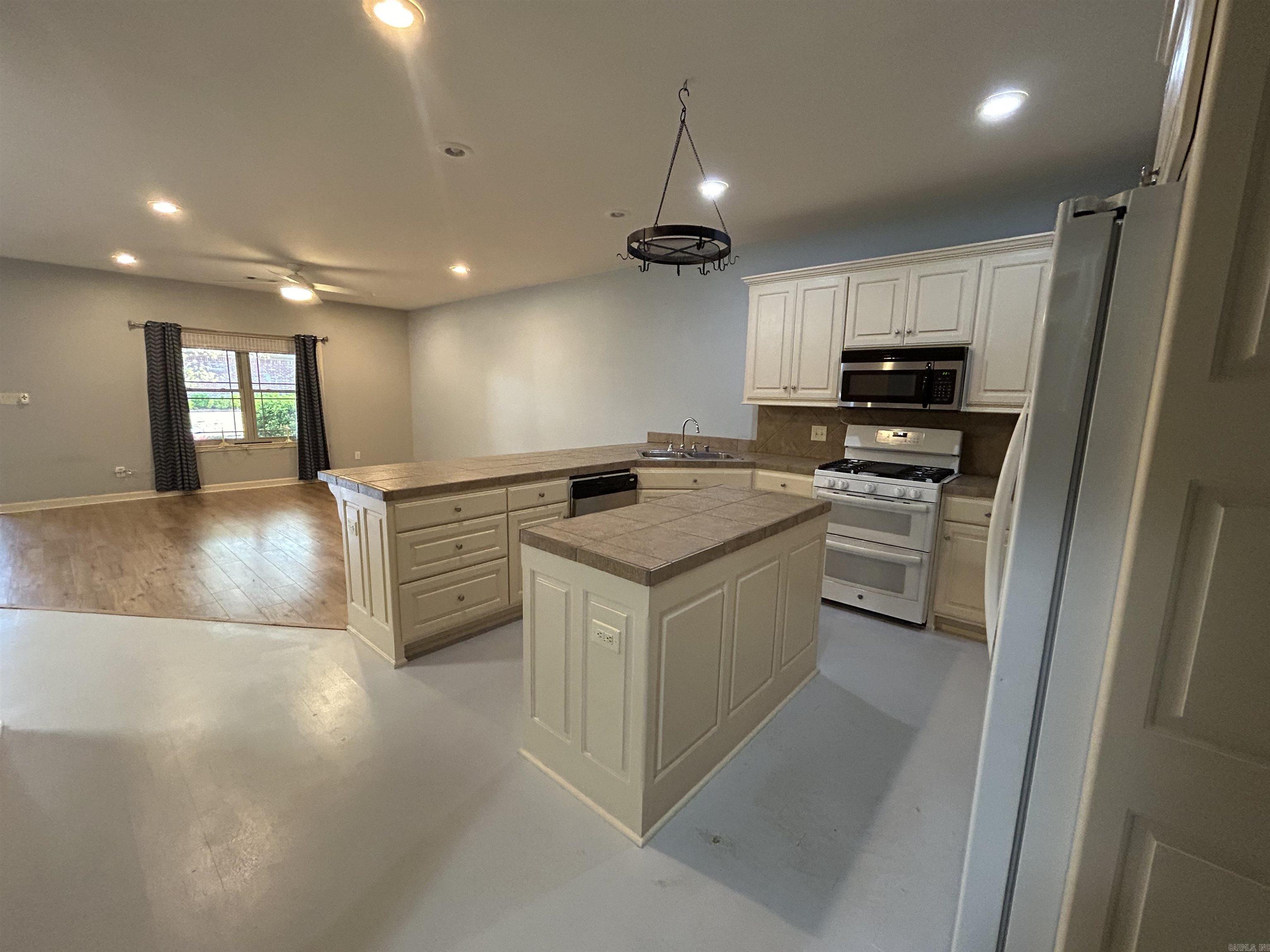 STAGECOACH VILLAGE - Residential