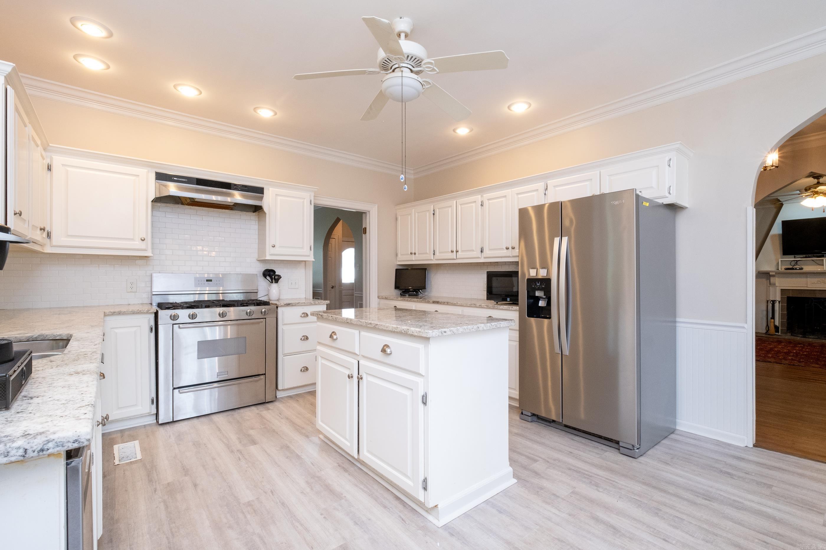 LONGLEA MANOR ADDN - Residential