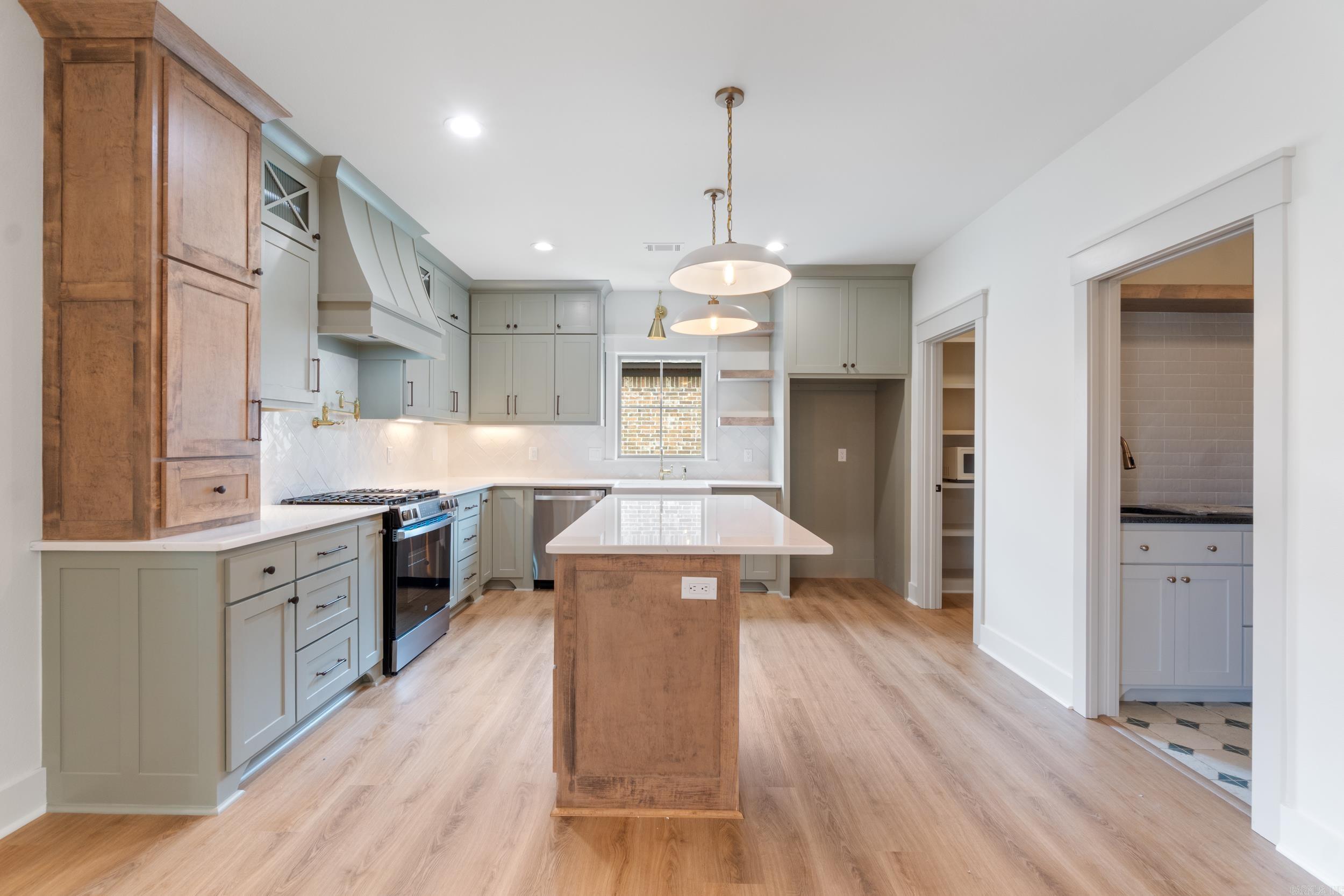 EAST MEADOW - Residential