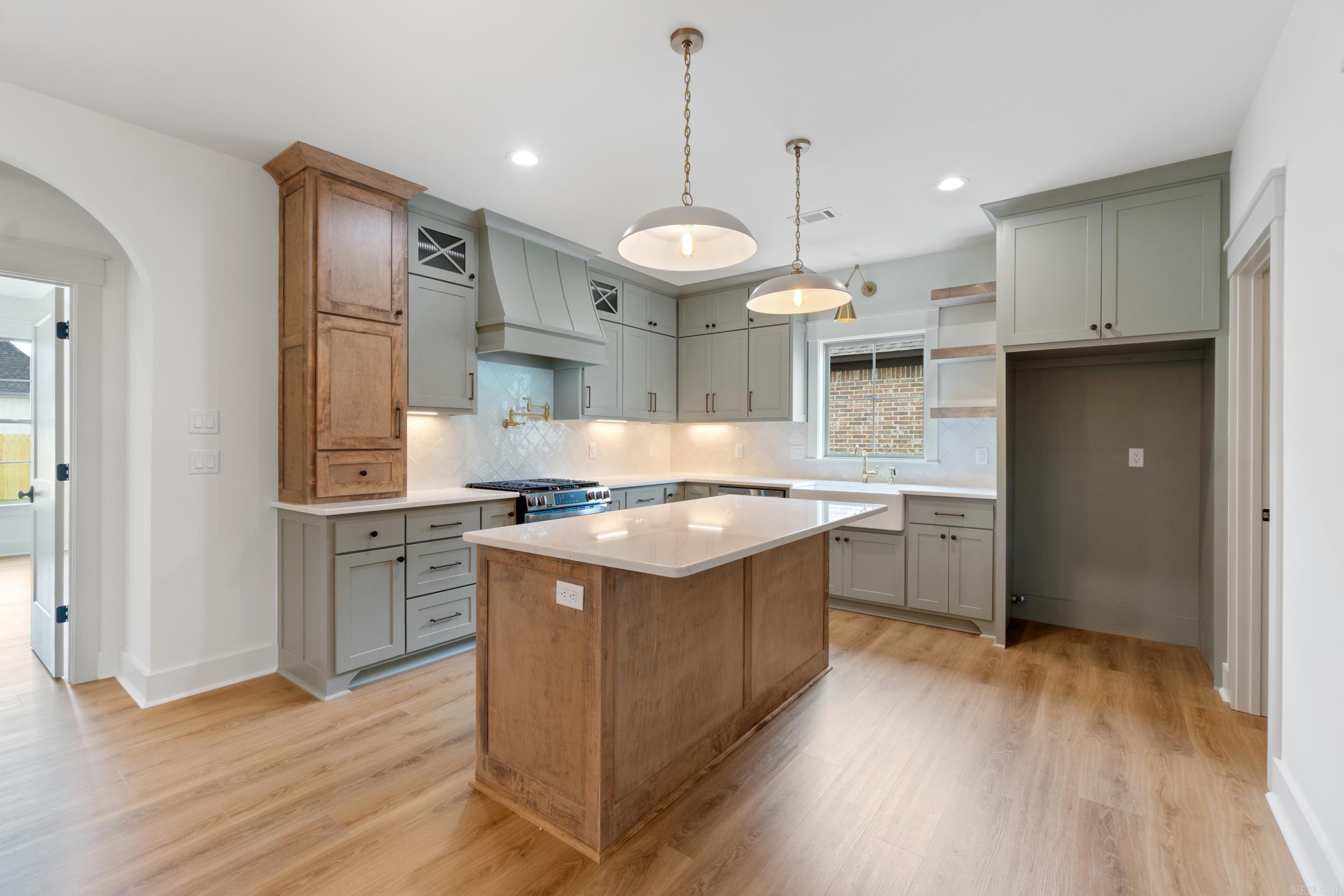 EAST MEADOW - Residential