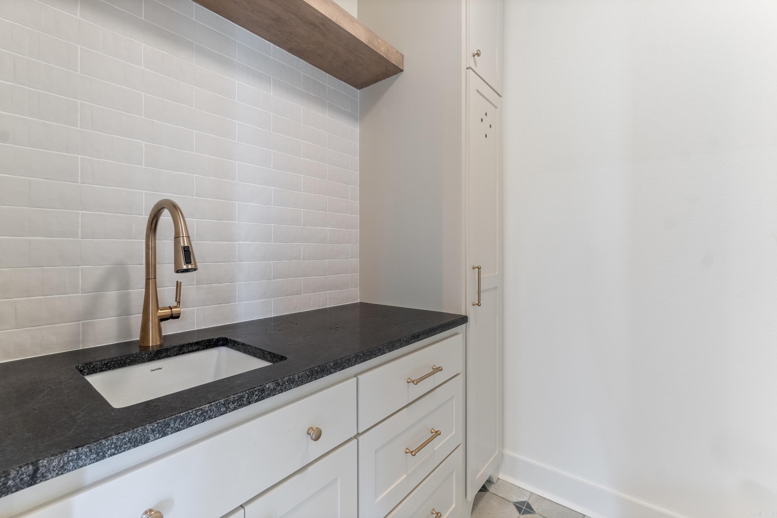 EAST MEADOW - Residential