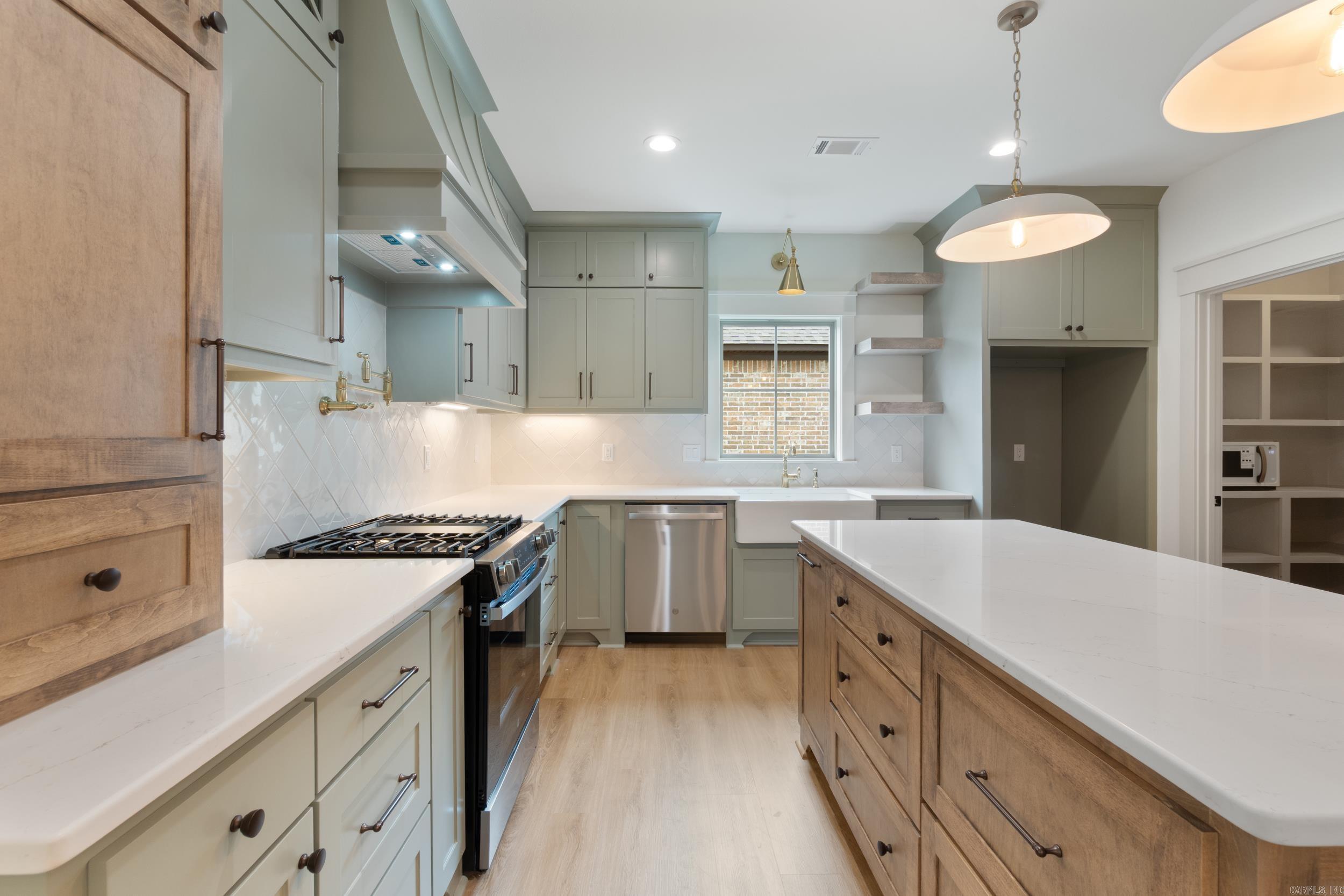 EAST MEADOW - Residential