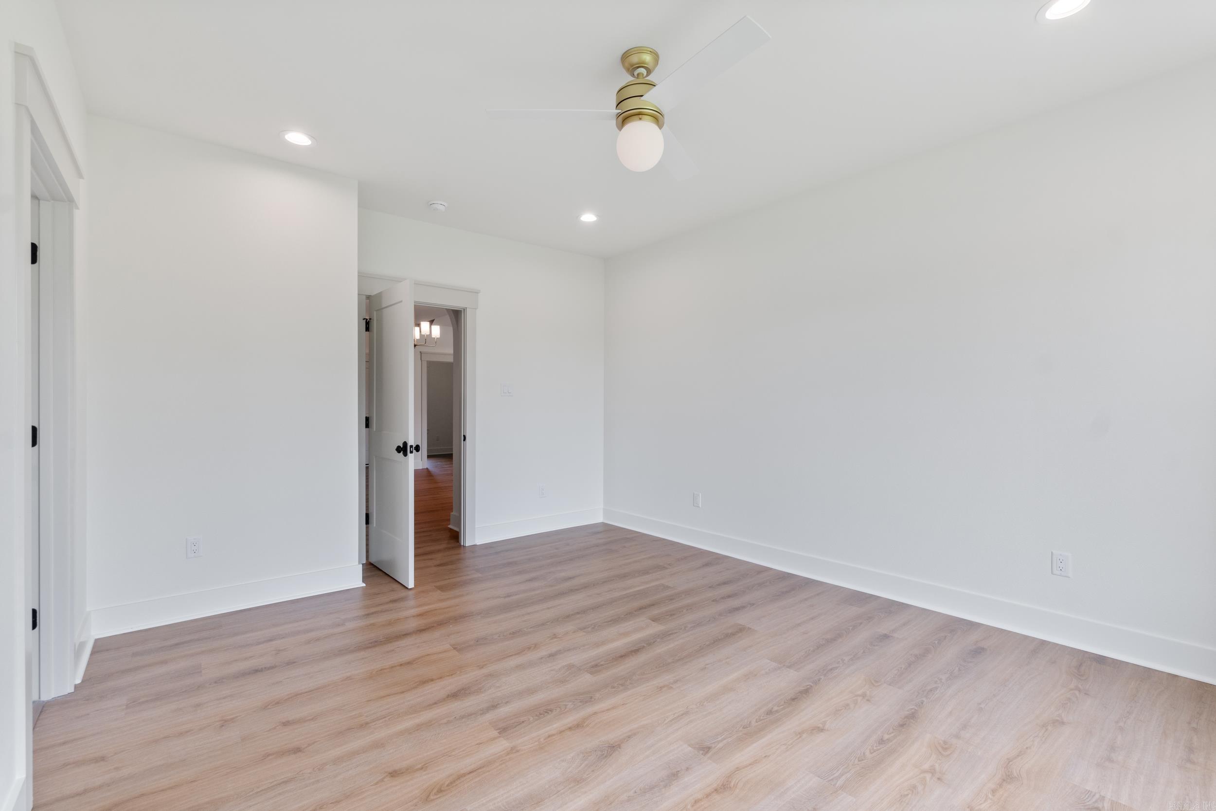 EAST MEADOW - Residential