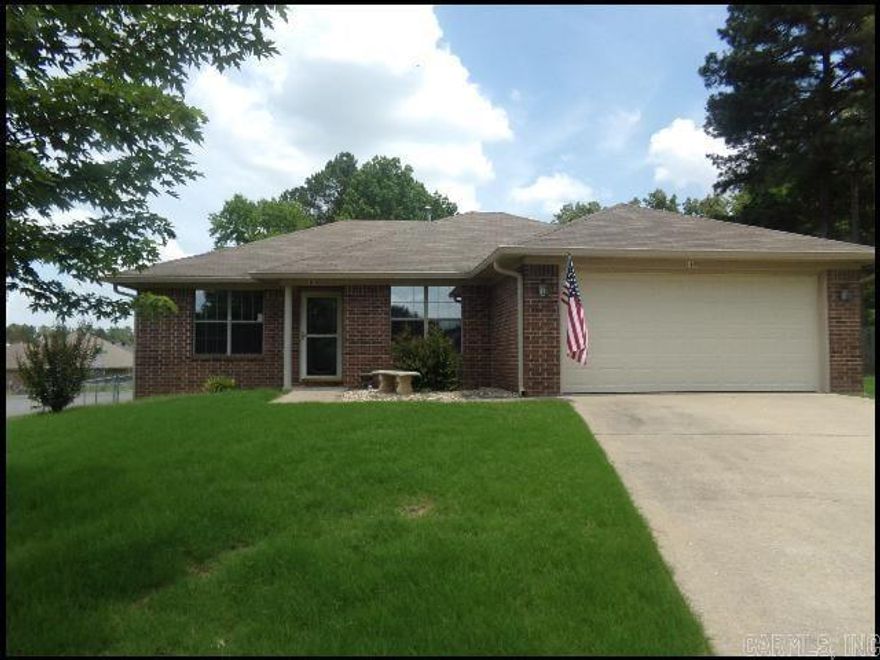 *CONWAY* LOVELY HOME IN SOUTHERN HILLS SUBDIVISION!! This 3 Bedroom, 2 Bath Features 1145 Square Feet! Carpet, Vinyl and Tile Flooring Throughout! Garage For Parking! Refrigerator and Washer And Dryer Included As-Is! SHED IS INCLUDED IN RENTAL (AS-IS)! AVAILABLE NOW!!! <a href='https://raineyrealty.com/virtualtour.php?r=FuhyJ7'> Click here for a 360° Virtual Tour</a>