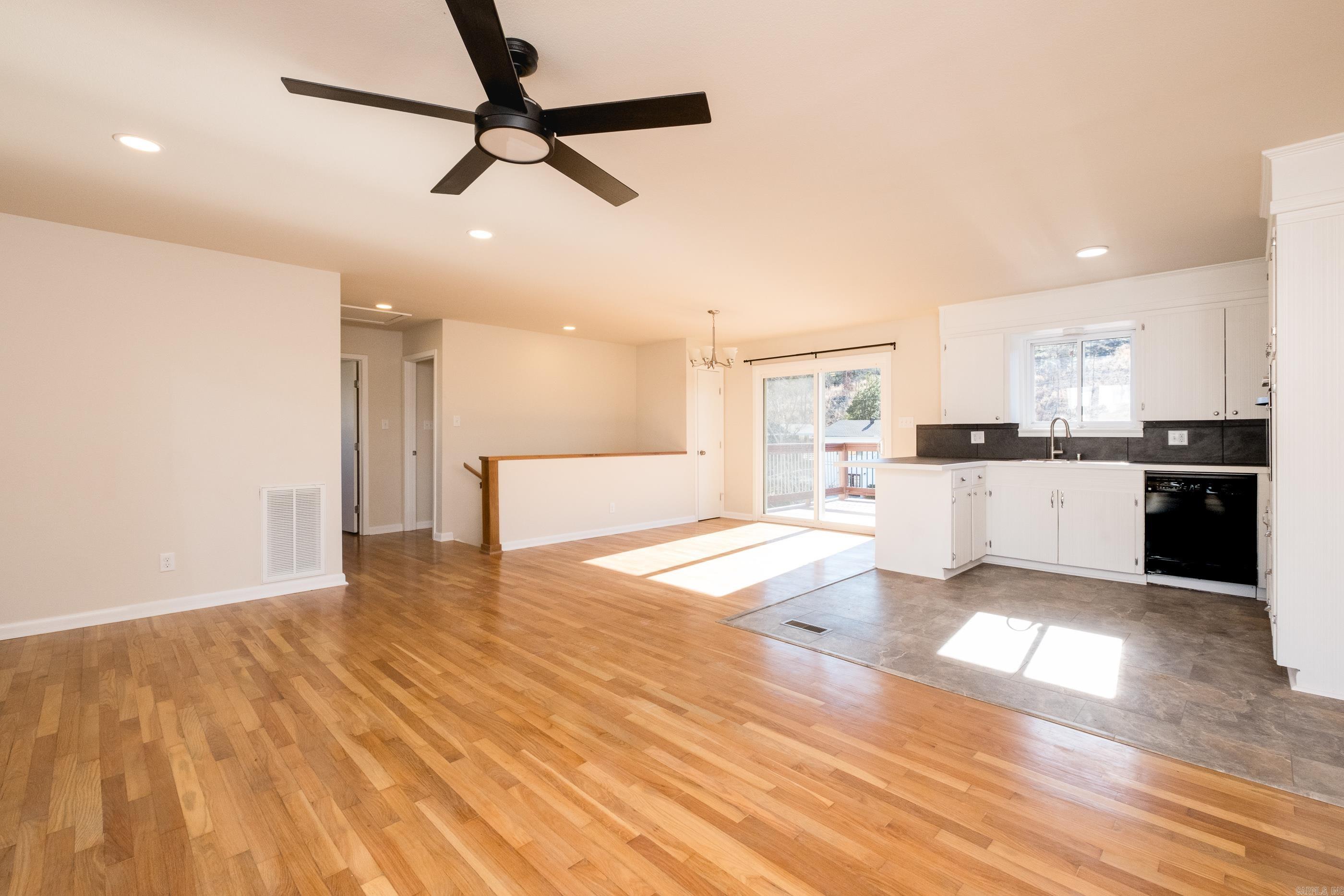 KINGWOOD PLACE - Residential