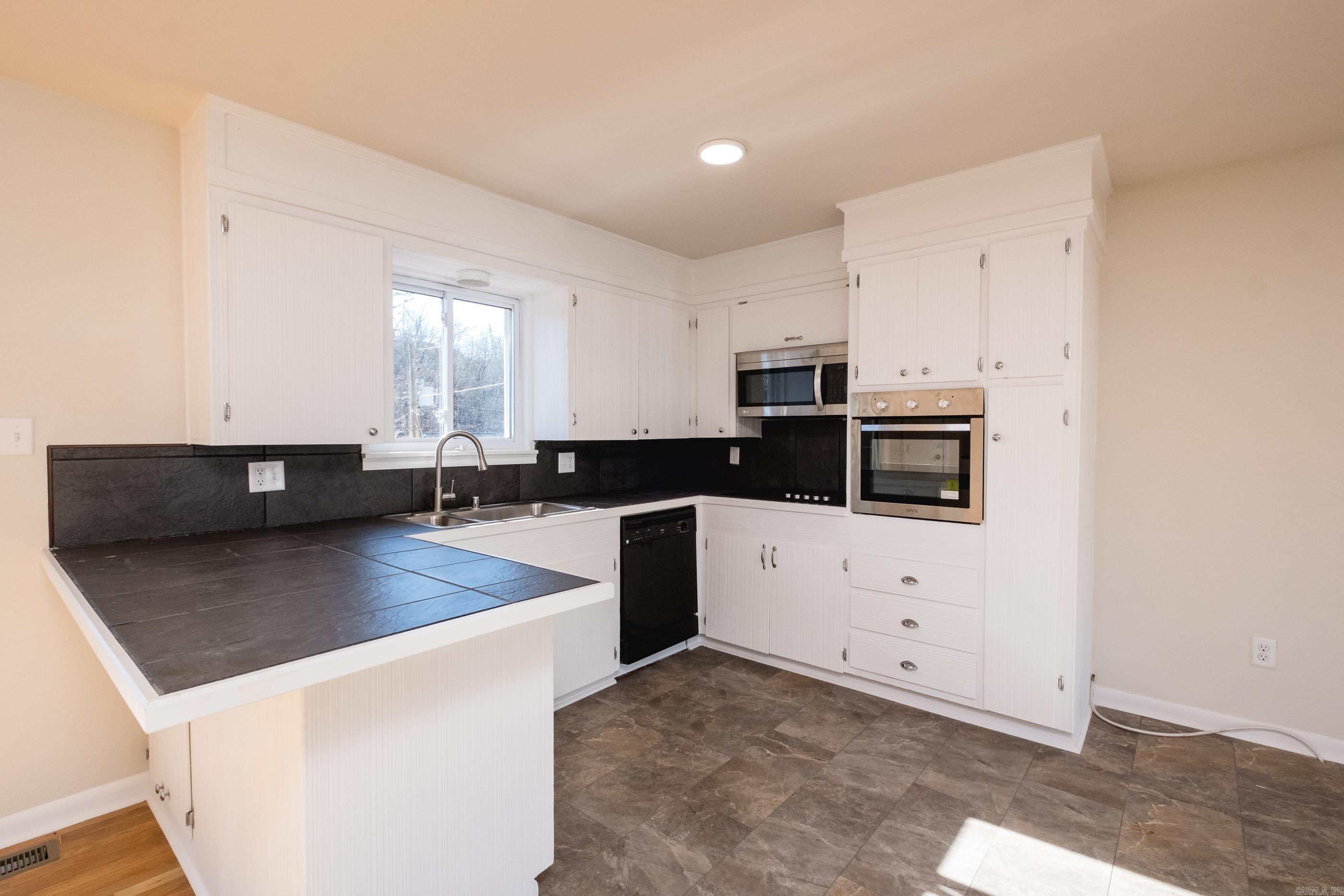 KINGWOOD PLACE - Residential