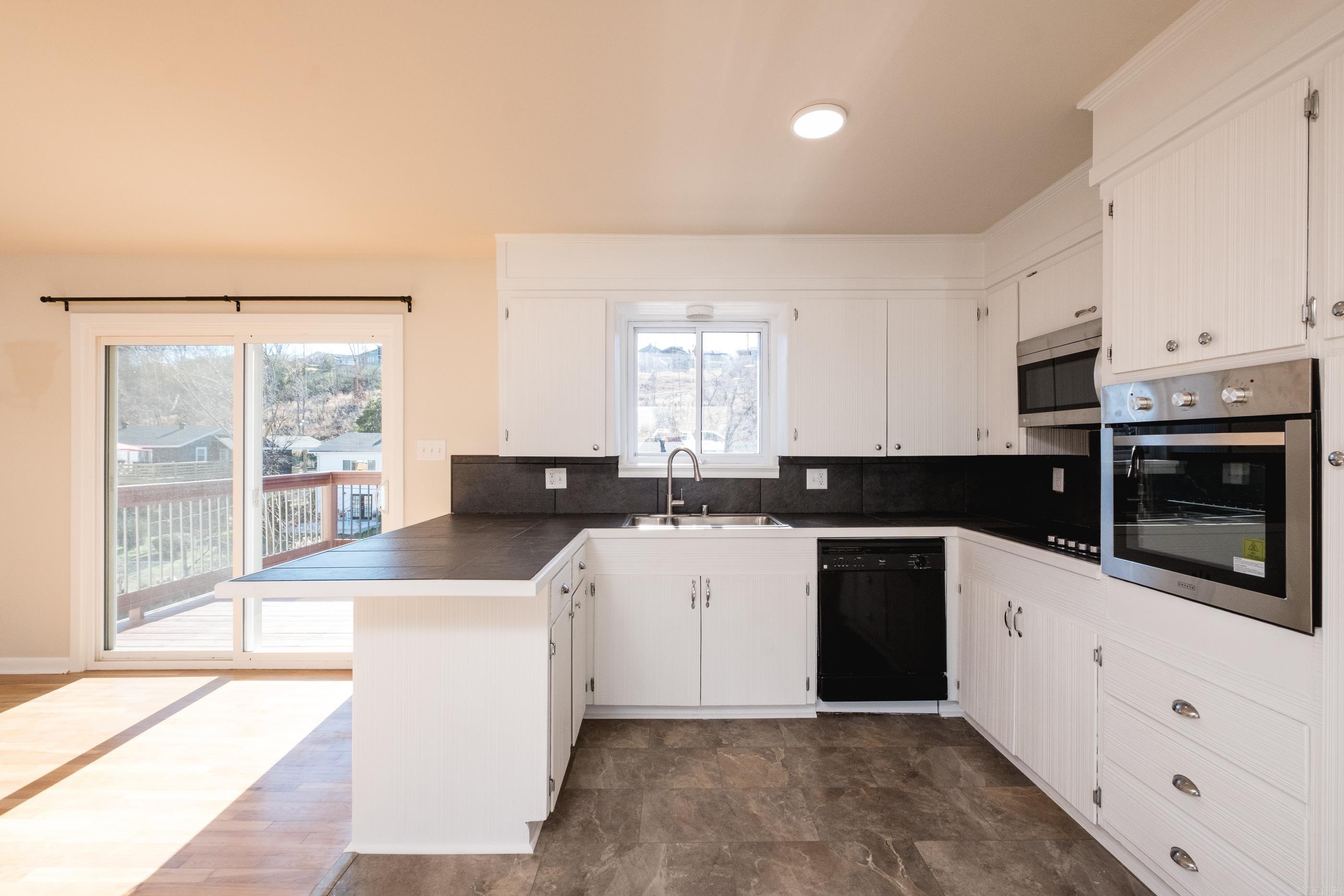 KINGWOOD PLACE - Residential