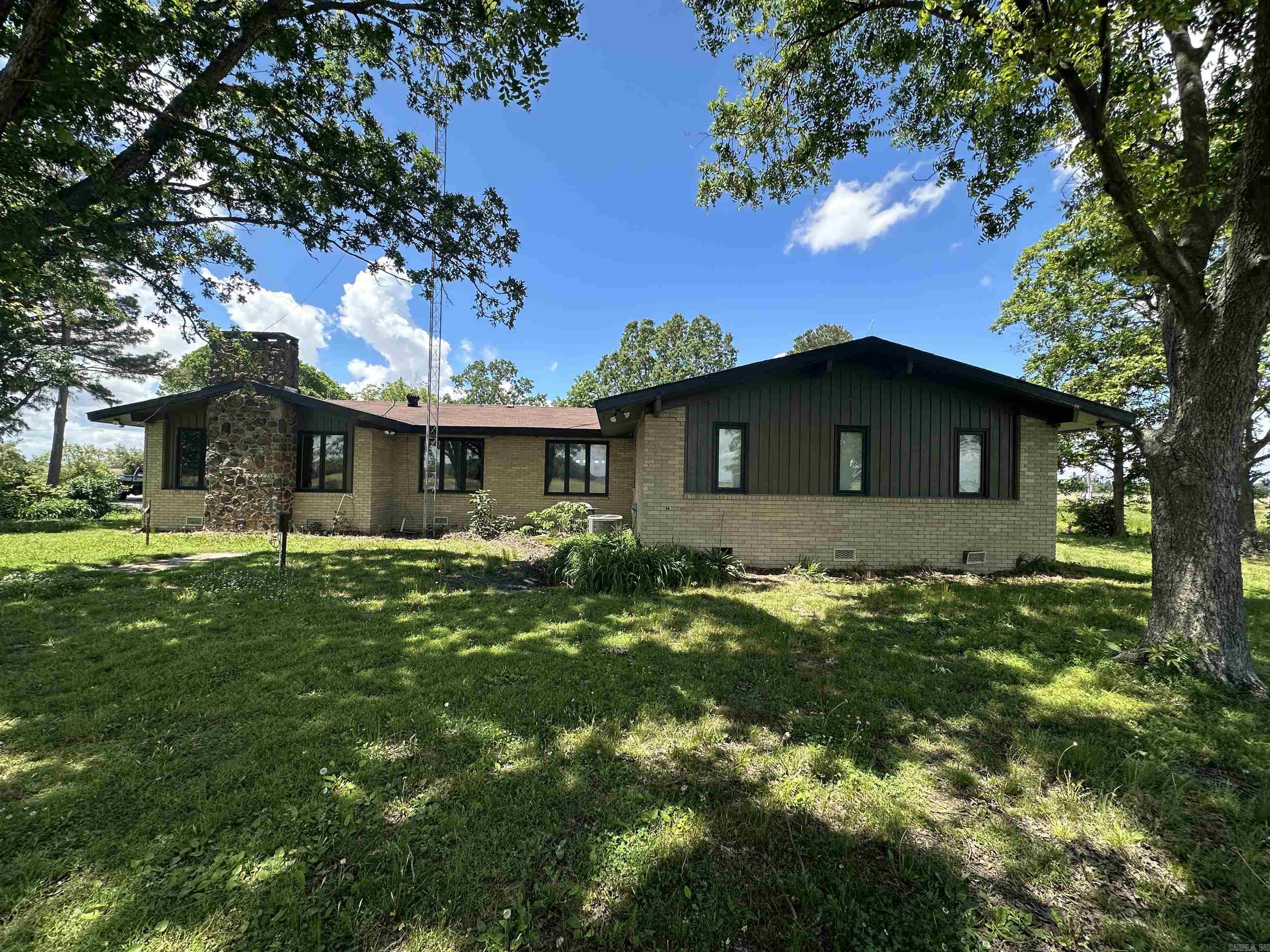 Delta Duck Lodge | Prime Arkansas Duck Camp Retreat Welcome to the ultimate duck camp youāve been waiting forāspacious, comfortable, and perfectly located in the heart of Arkansas Delta duck country. Just 1.5 miles from Hickory Ridge and 10 miles from Fair Oaks and Hwy. 64, this 3,333 sq. ft. lodge is built to host family, friends, and fellow hunters with ease. Lodge Features: 3 bedrooms | 3 full baths Large bunk room with 6 full-size bunk beds and 3 closets Additional overflow rooms perfect for extra guests or gear Expansive kitchen, dining room, and breakfast nook for group meals Spacious den with a stunning rock fireplaceāideal for post-hunt relaxation Pull-through carport on a circle driveāconvertible to an extra bunk room or mudroom 1.5 acres (more or less) with space to add storage buildings or other amenities Ideal Location: 1.5 miles from Hickory Ridge 10 miles from Fair Oaks and Hwy. 64 Only 1 hour 15 minutes from the Memphis bridge Whether you're hosting a big group for the season or just looking for a base camp in one of Arkansasās premier duck hunting regions, this lodge delivers room, comfort, and unbeatable access to the flyway.