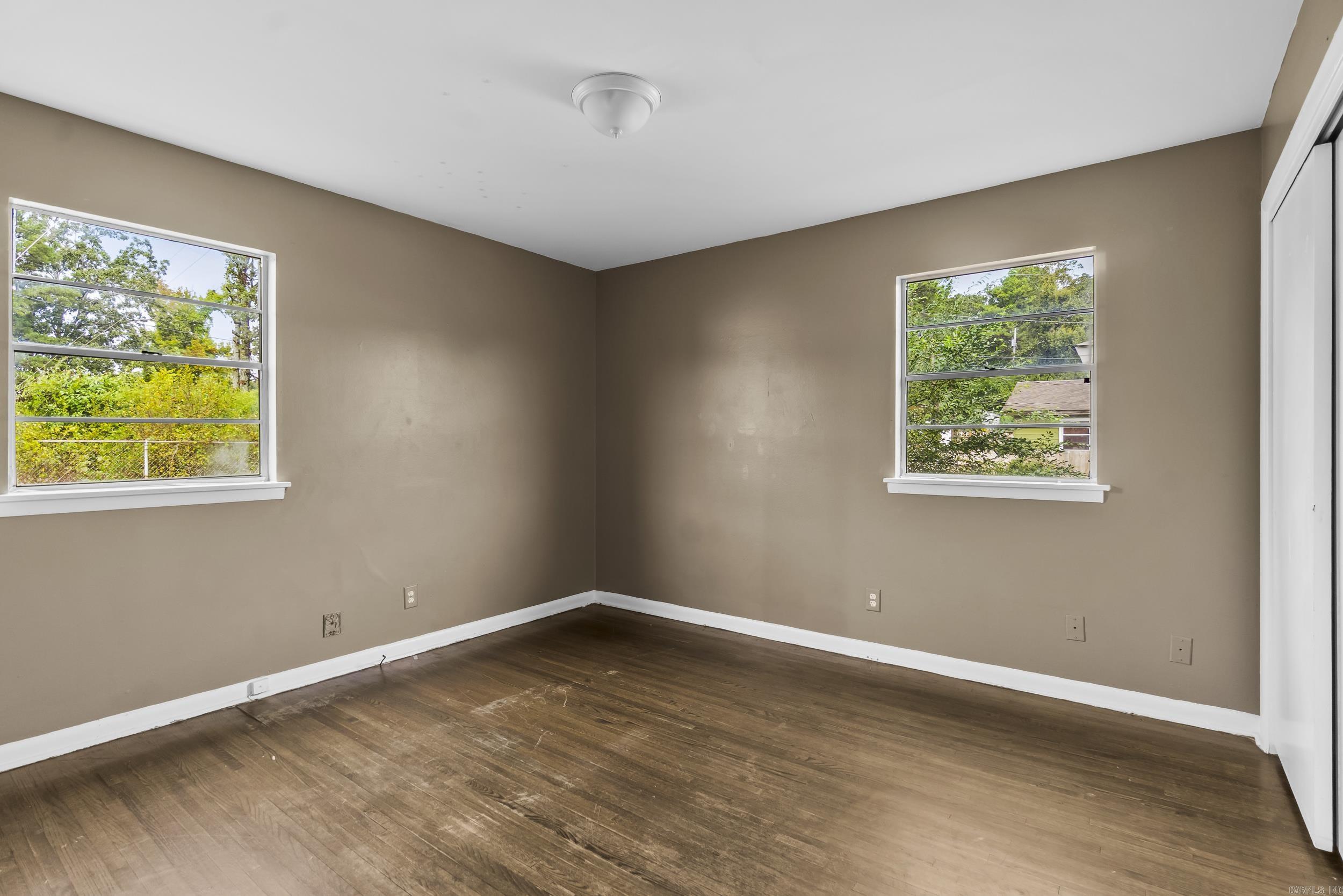 GLENOAKS - Residential
