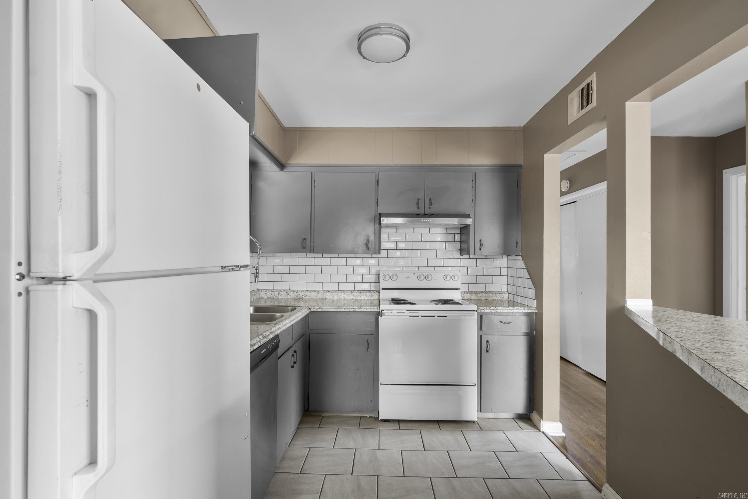 GLENOAKS - Residential