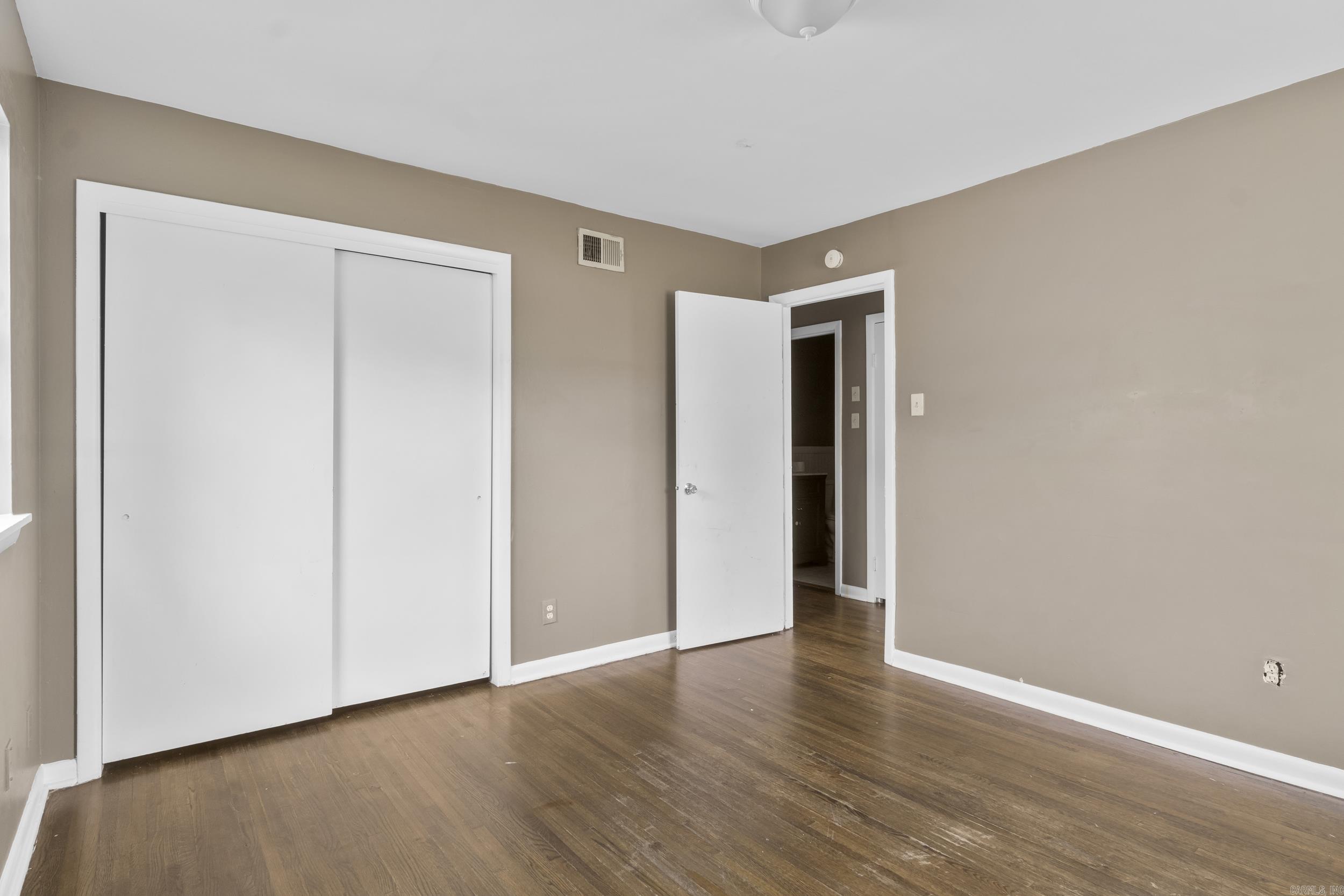 GLENOAKS - Residential