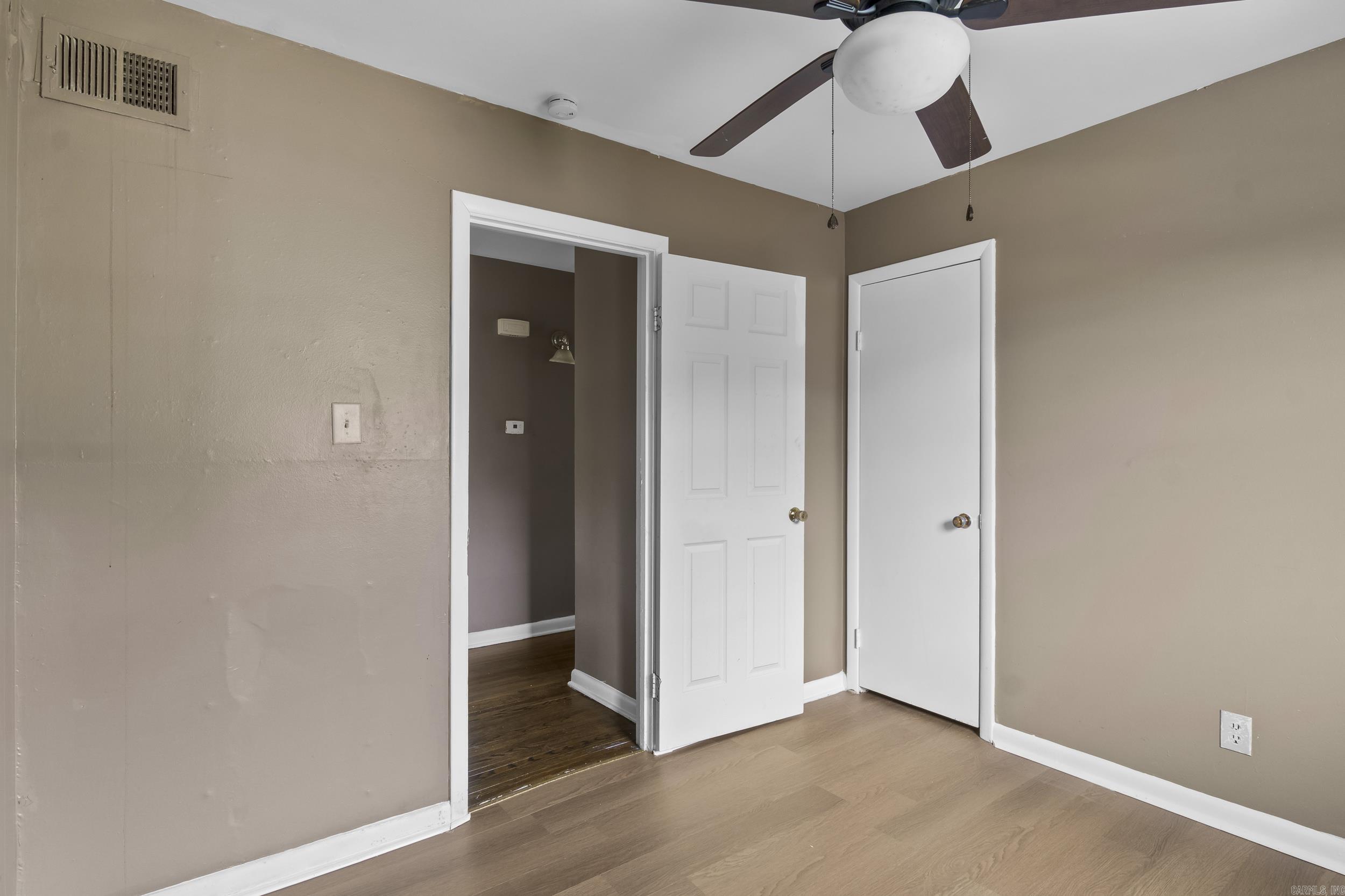 GLENOAKS - Residential