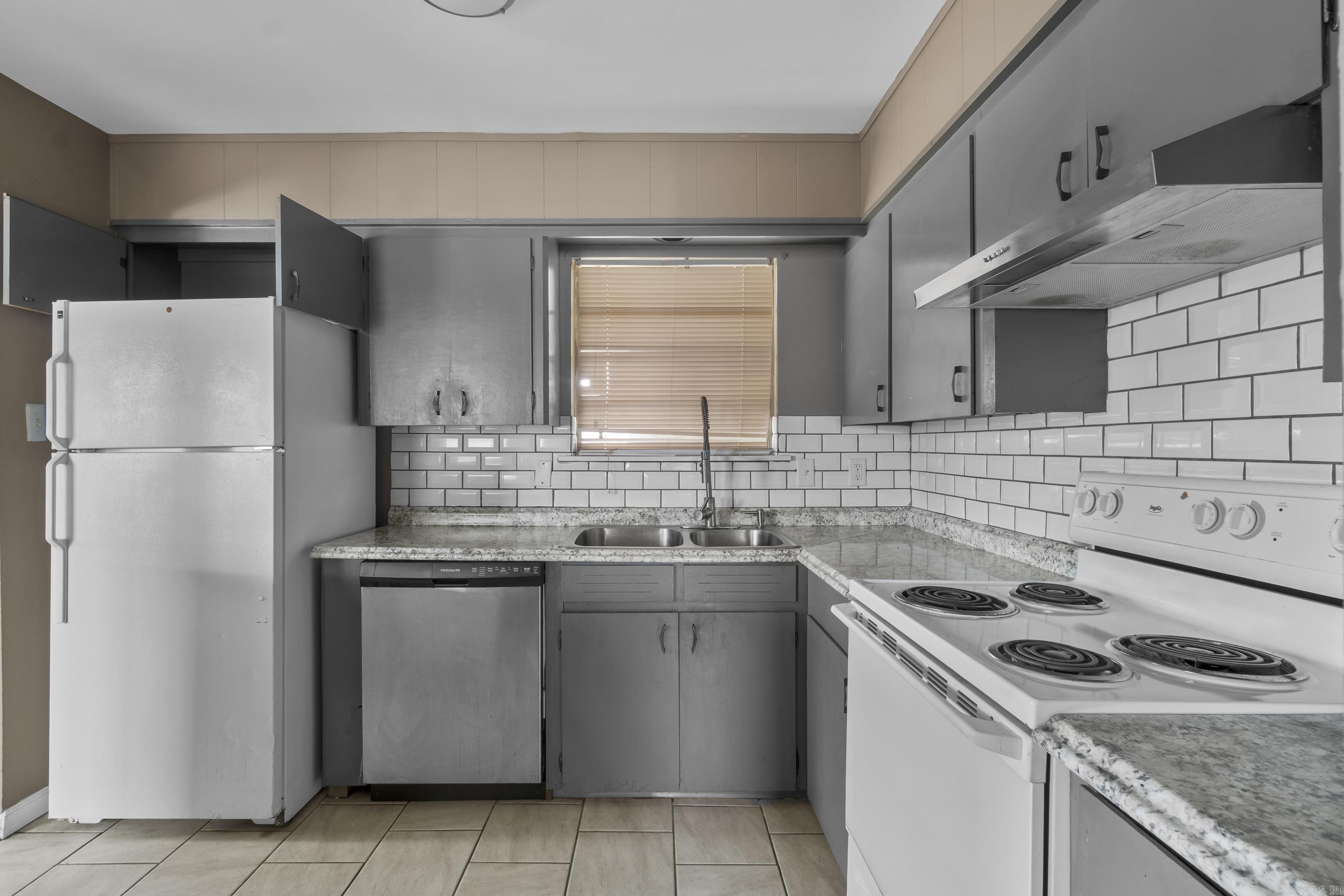 GLENOAKS - Residential