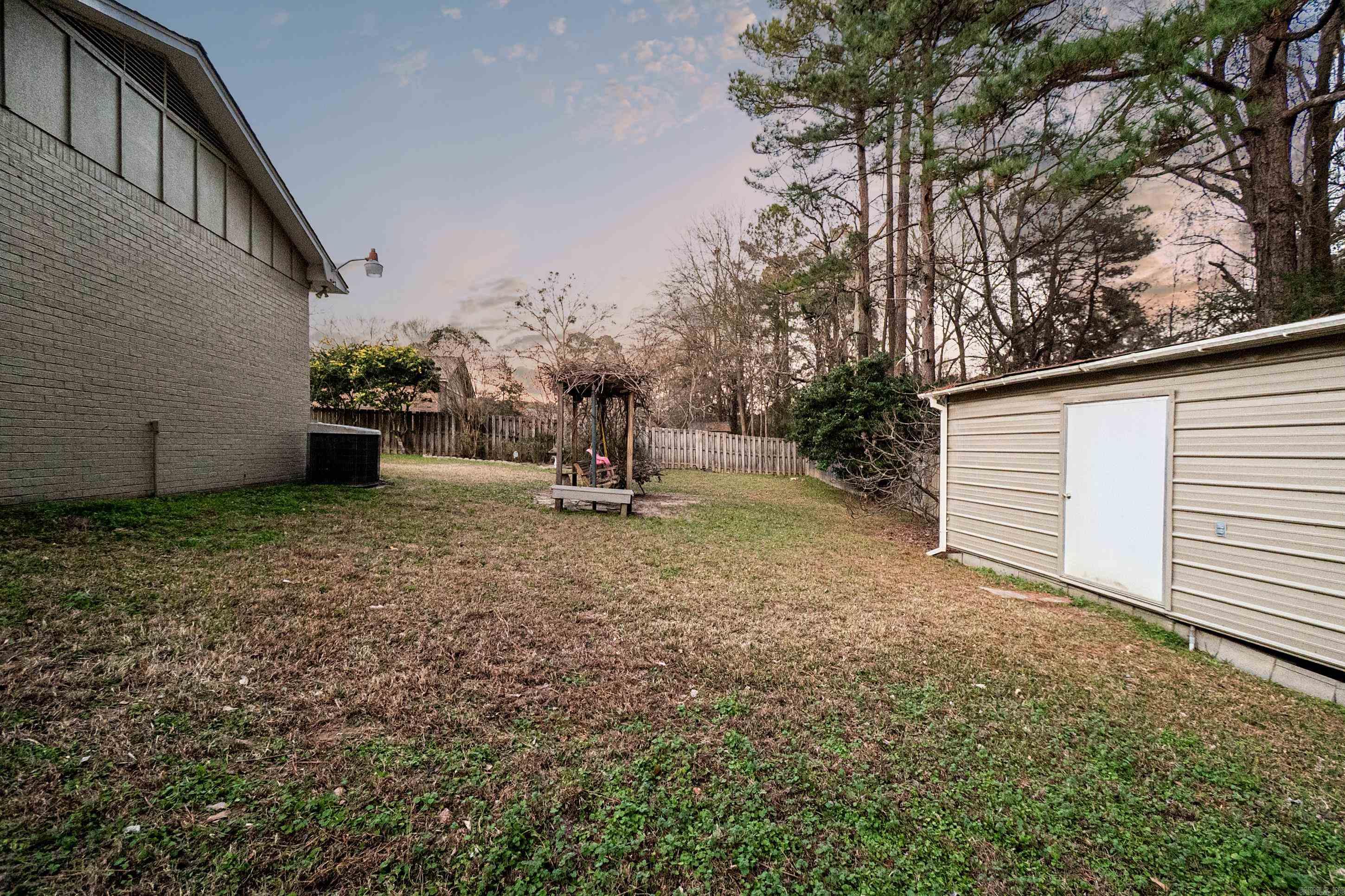 WOODLAND HILLS - Residential