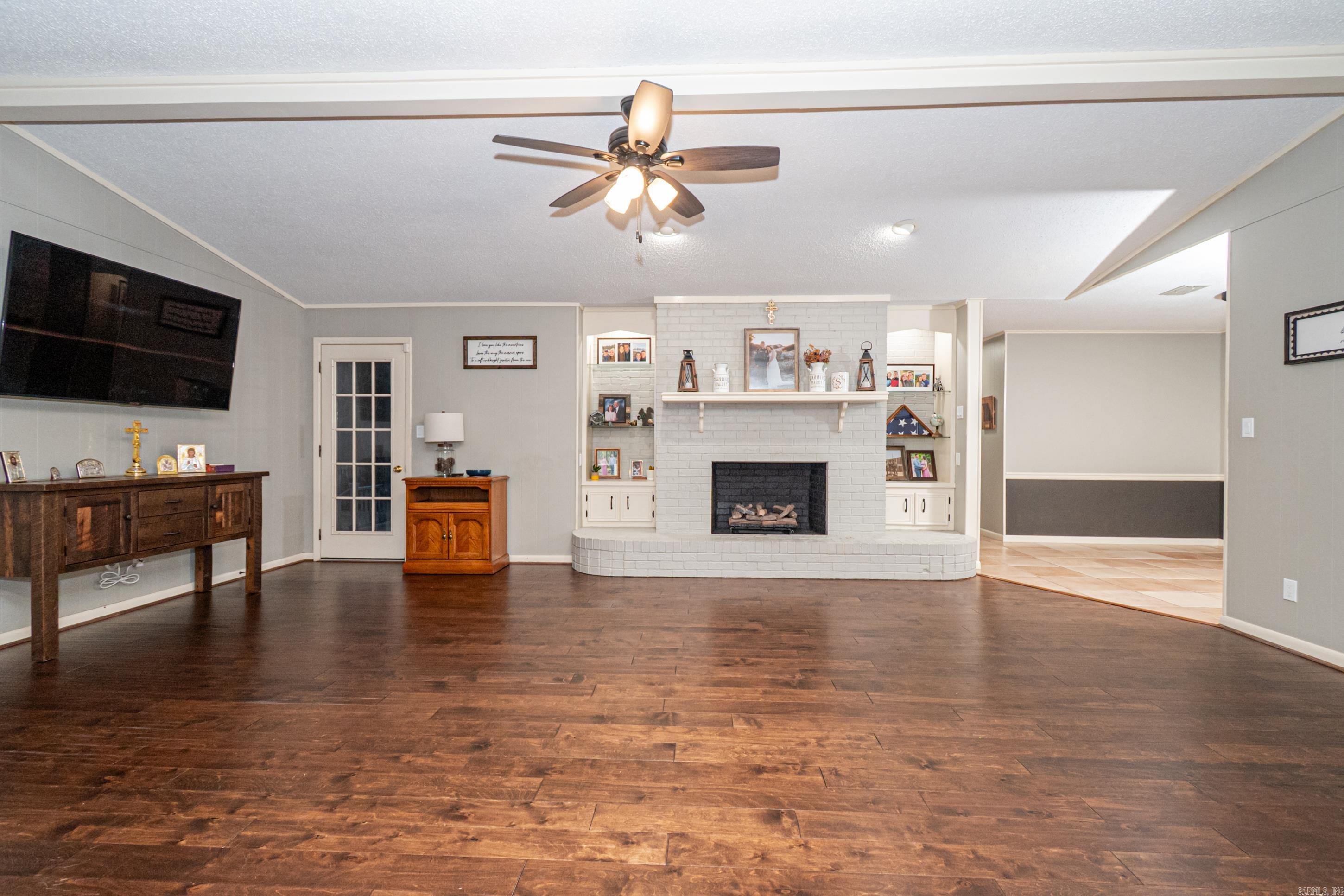 WOODLAND HILLS - Residential