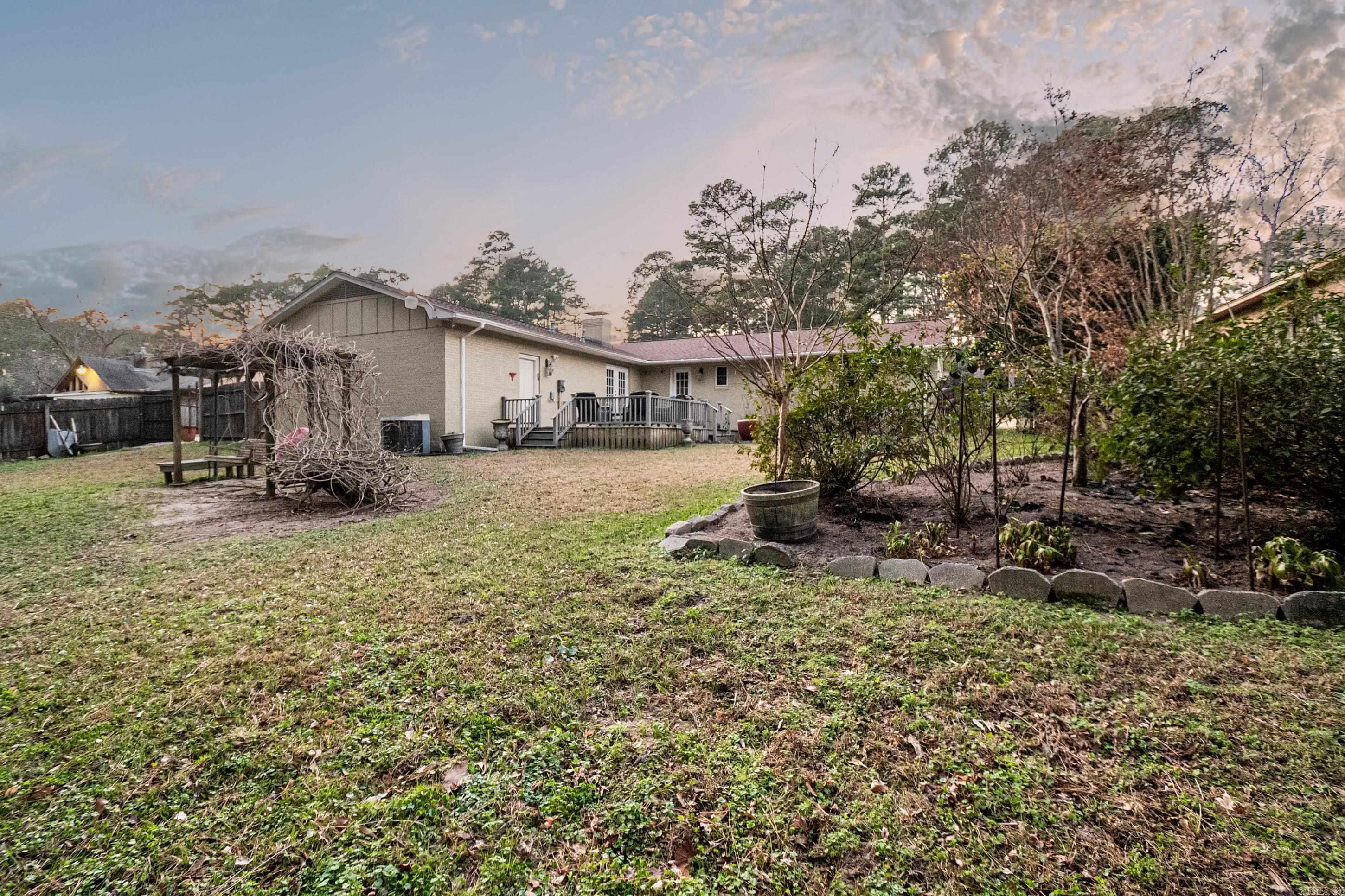 WOODLAND HILLS - Residential