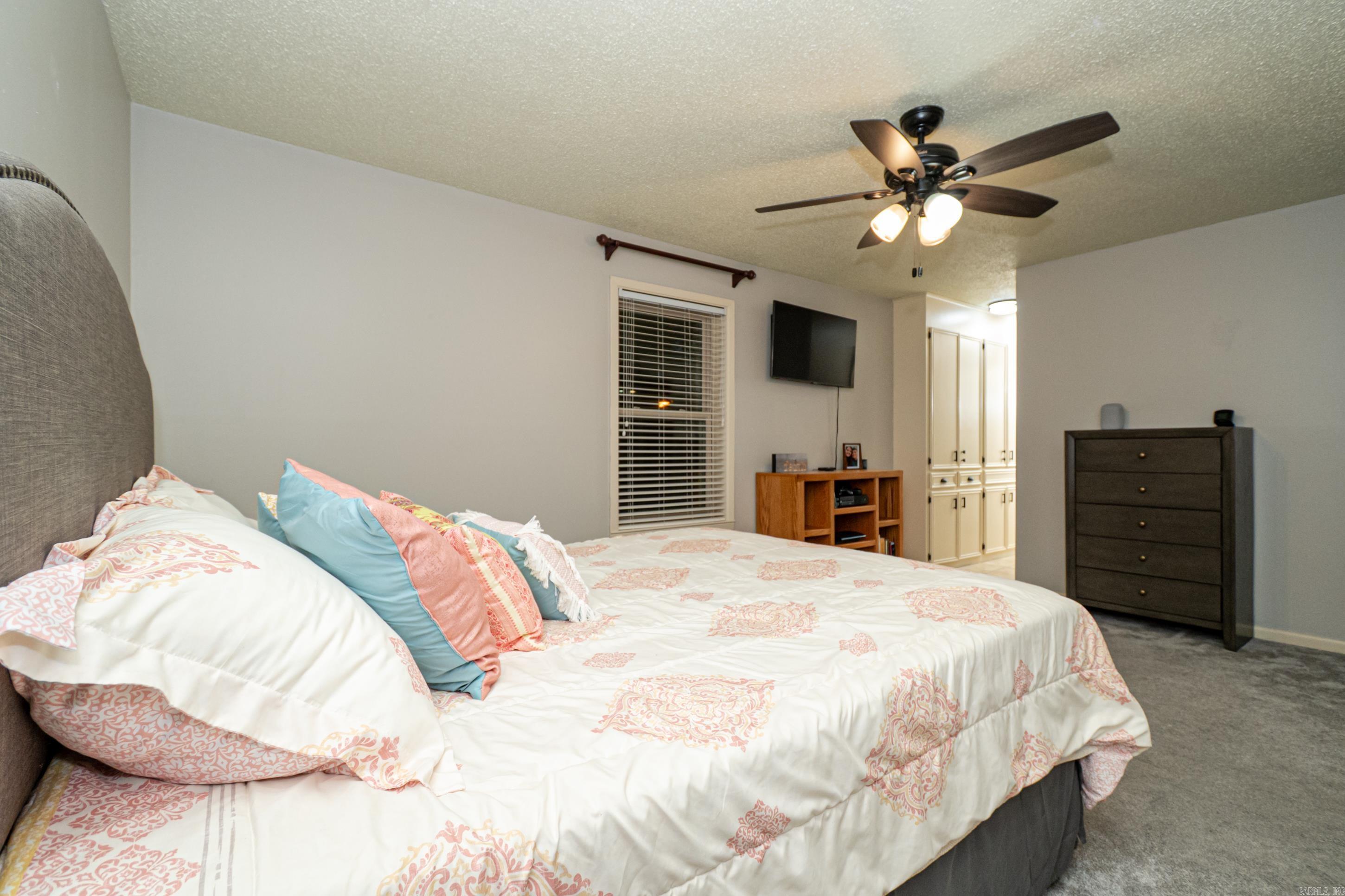 WOODLAND HILLS - Residential