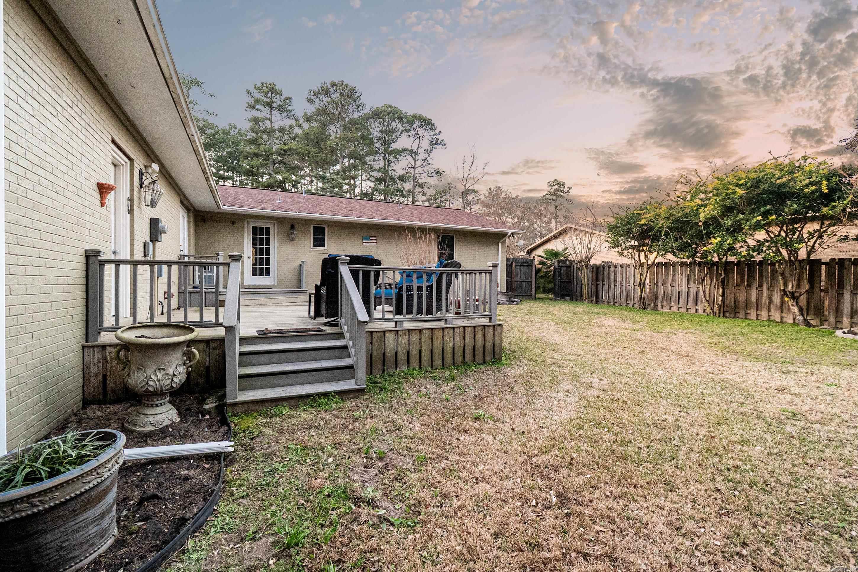 WOODLAND HILLS - Residential