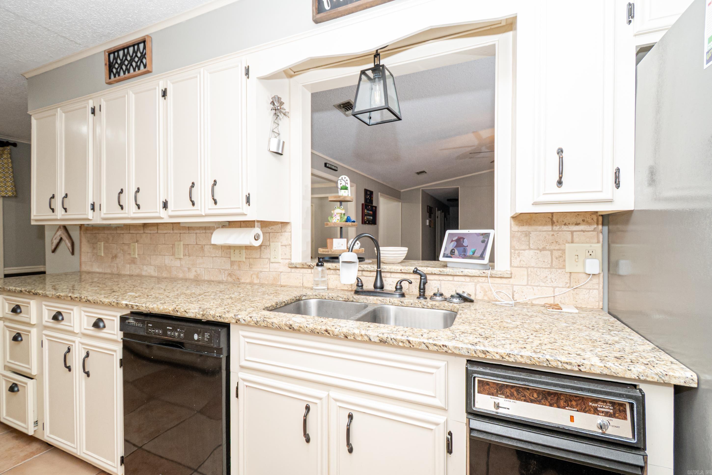 WOODLAND HILLS - Residential