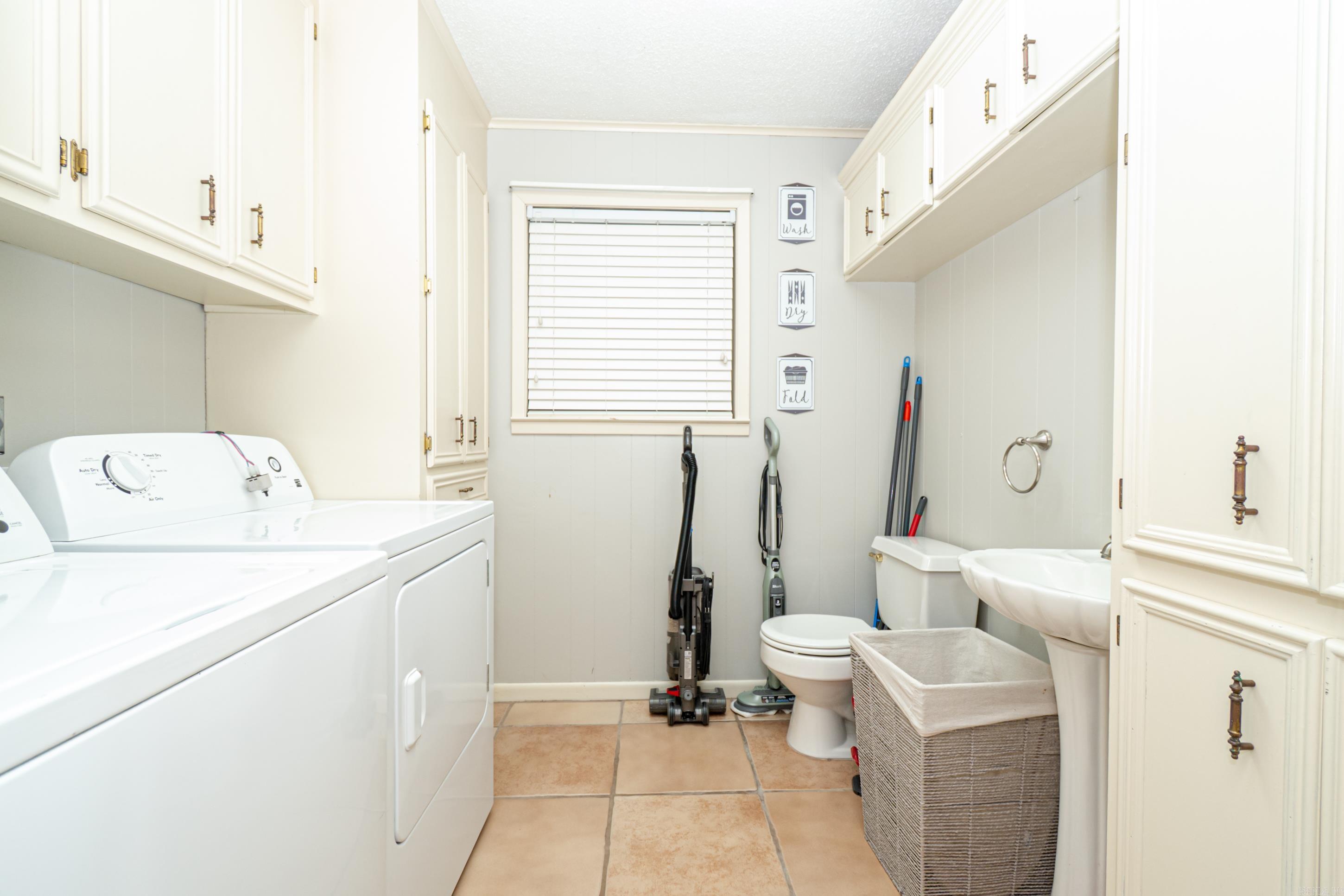 WOODLAND HILLS - Residential