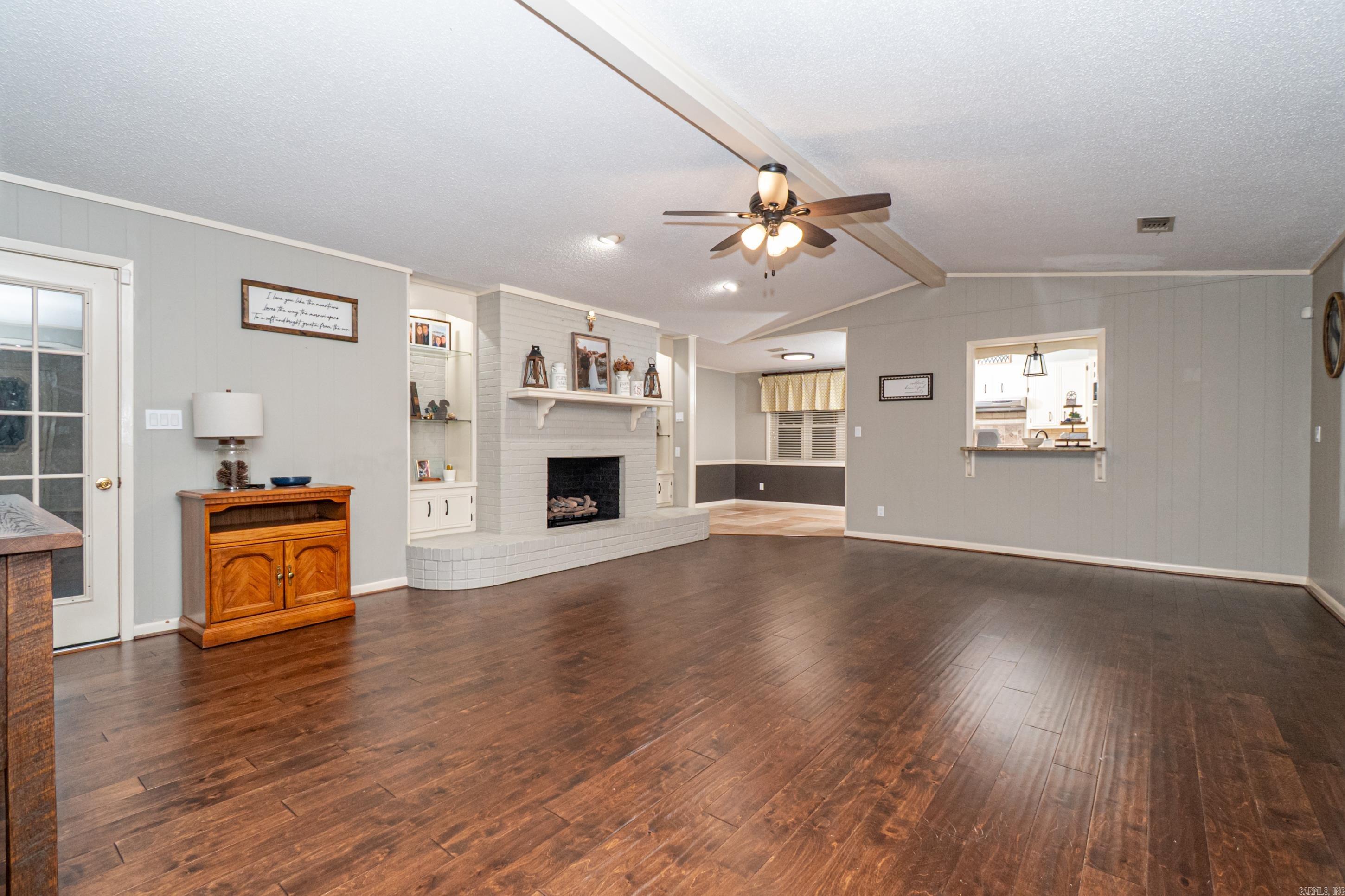 WOODLAND HILLS - Residential