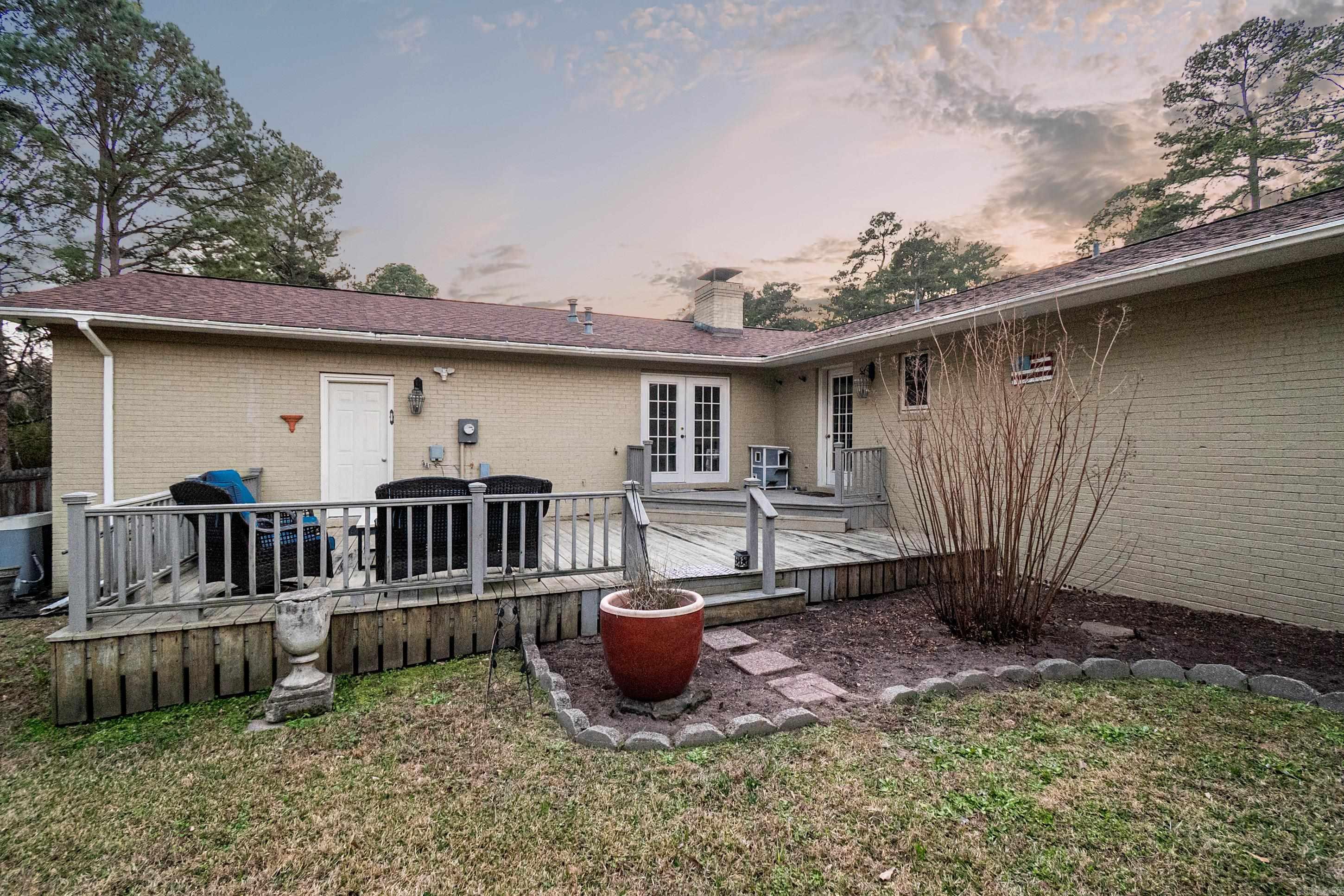 WOODLAND HILLS - Residential