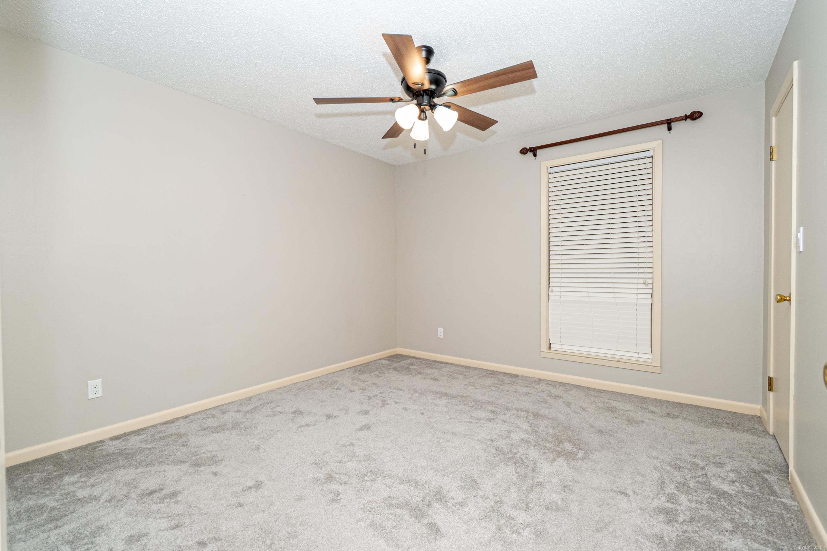 WOODLAND HILLS - Residential