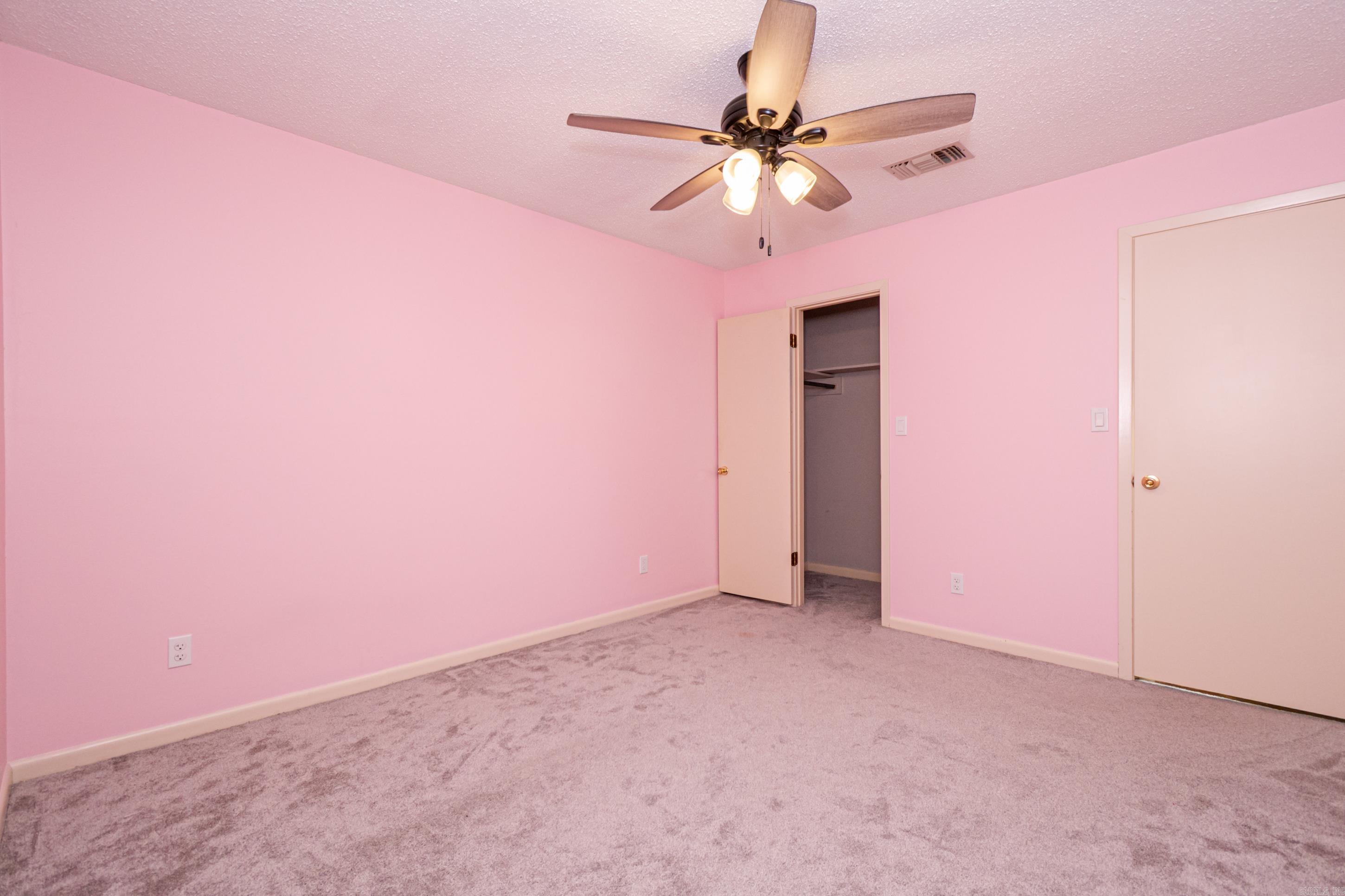 WOODLAND HILLS - Residential