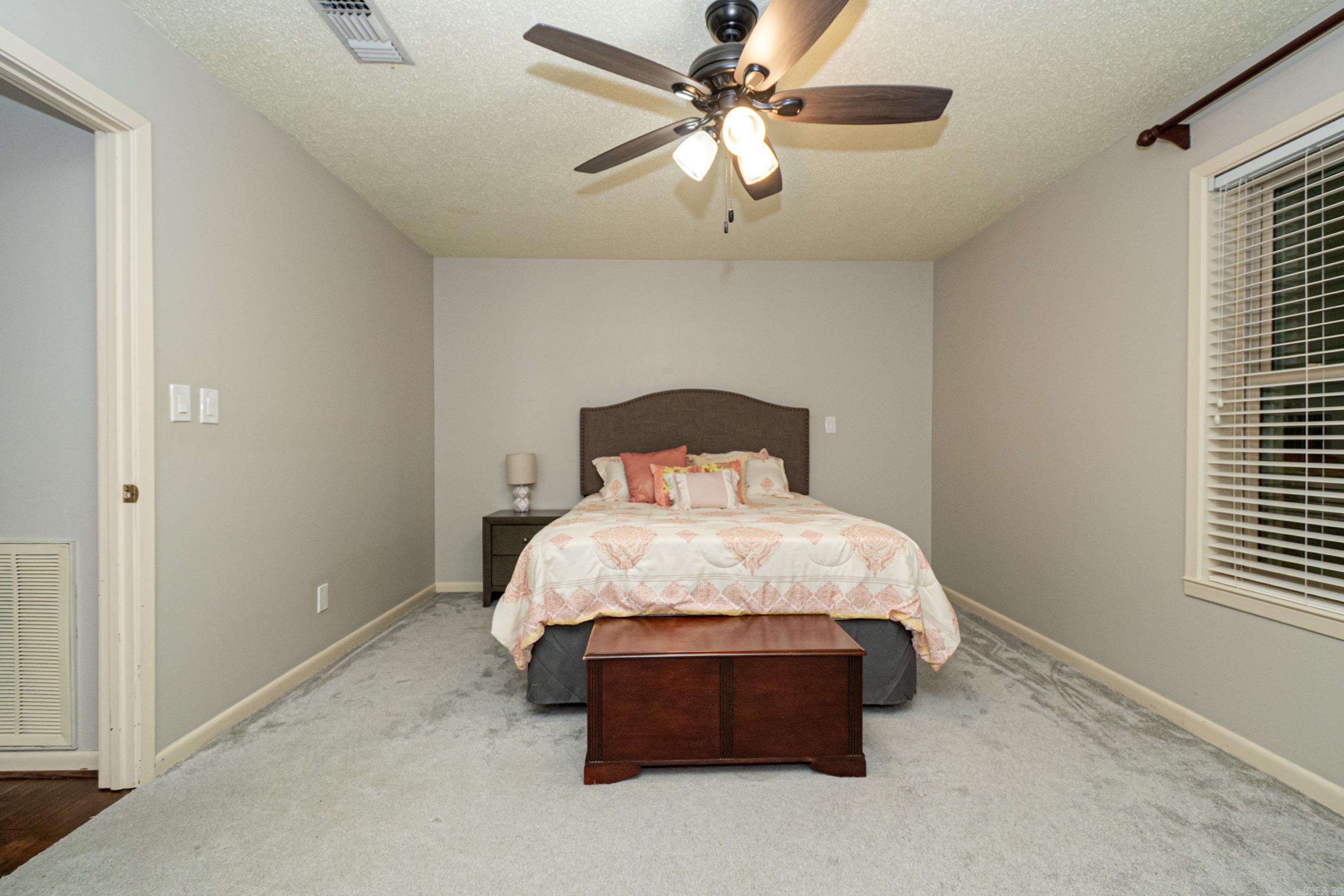 WOODLAND HILLS - Residential