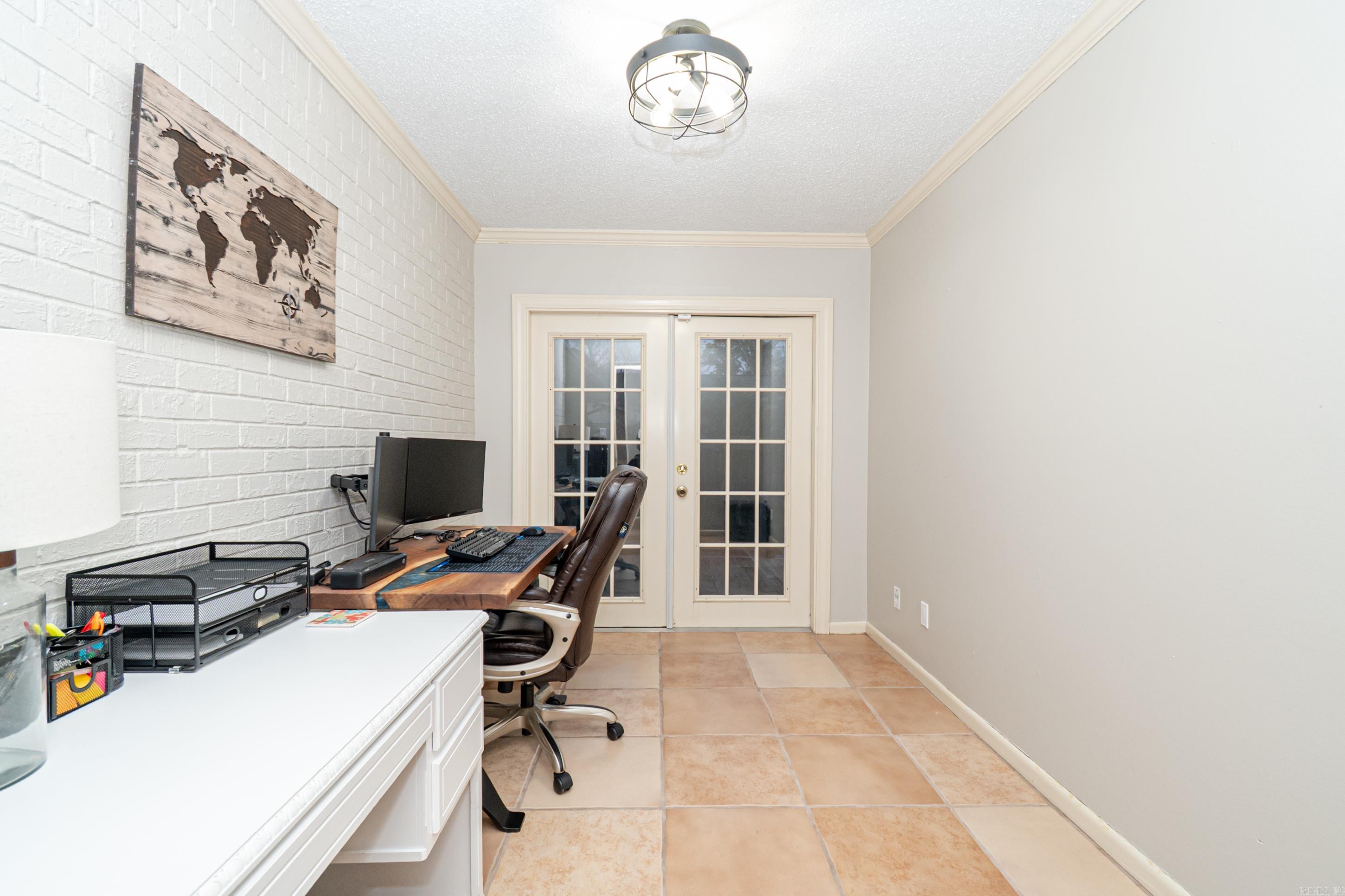 WOODLAND HILLS - Residential