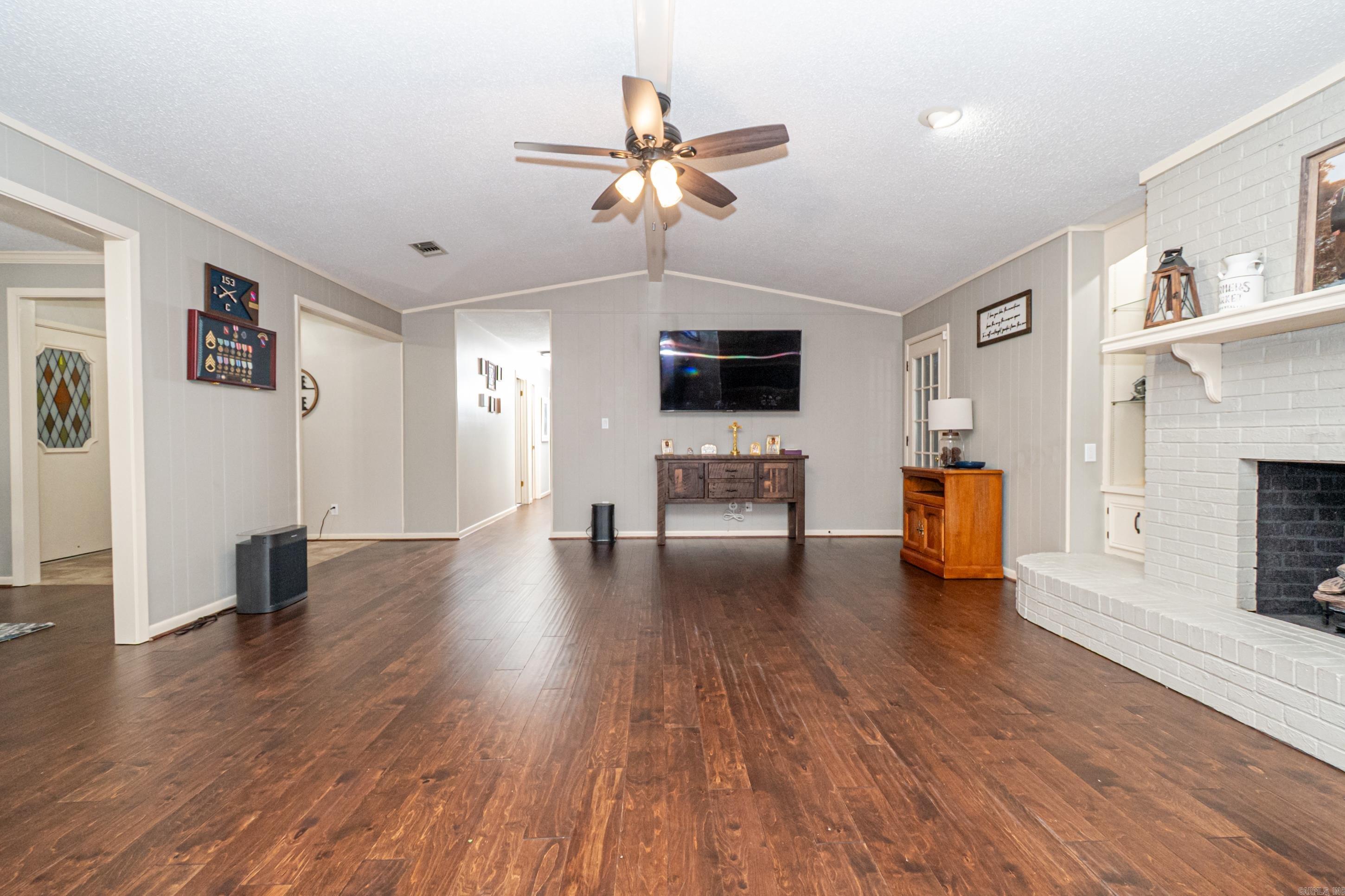 WOODLAND HILLS - Residential