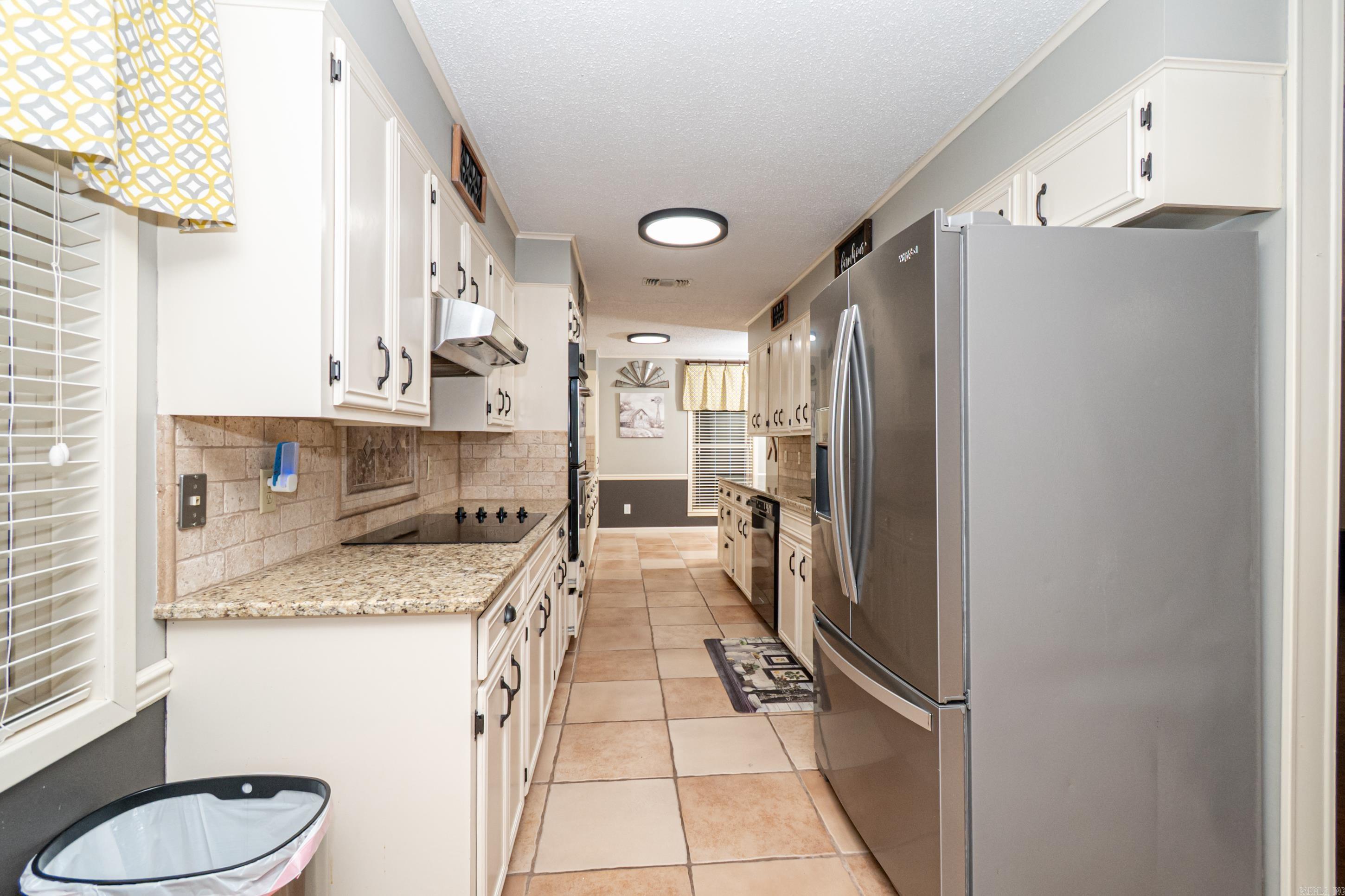 WOODLAND HILLS - Residential