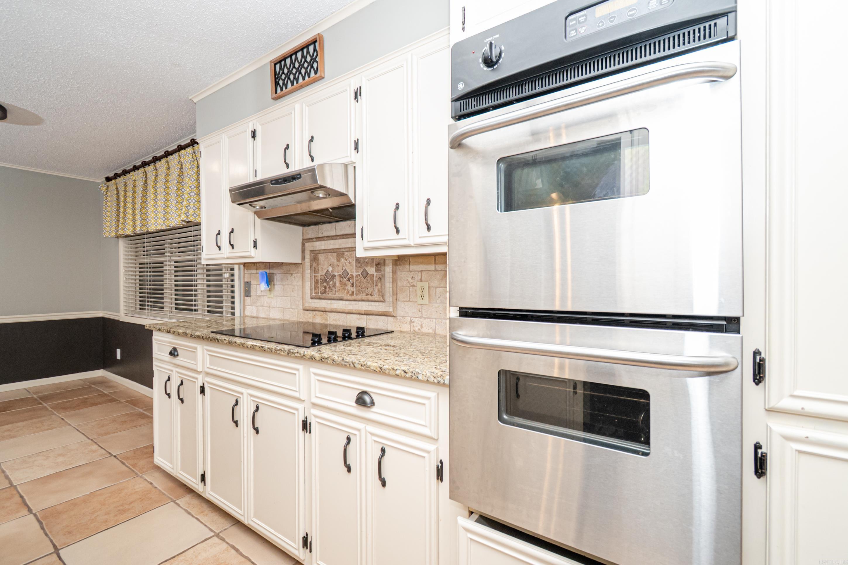 WOODLAND HILLS - Residential