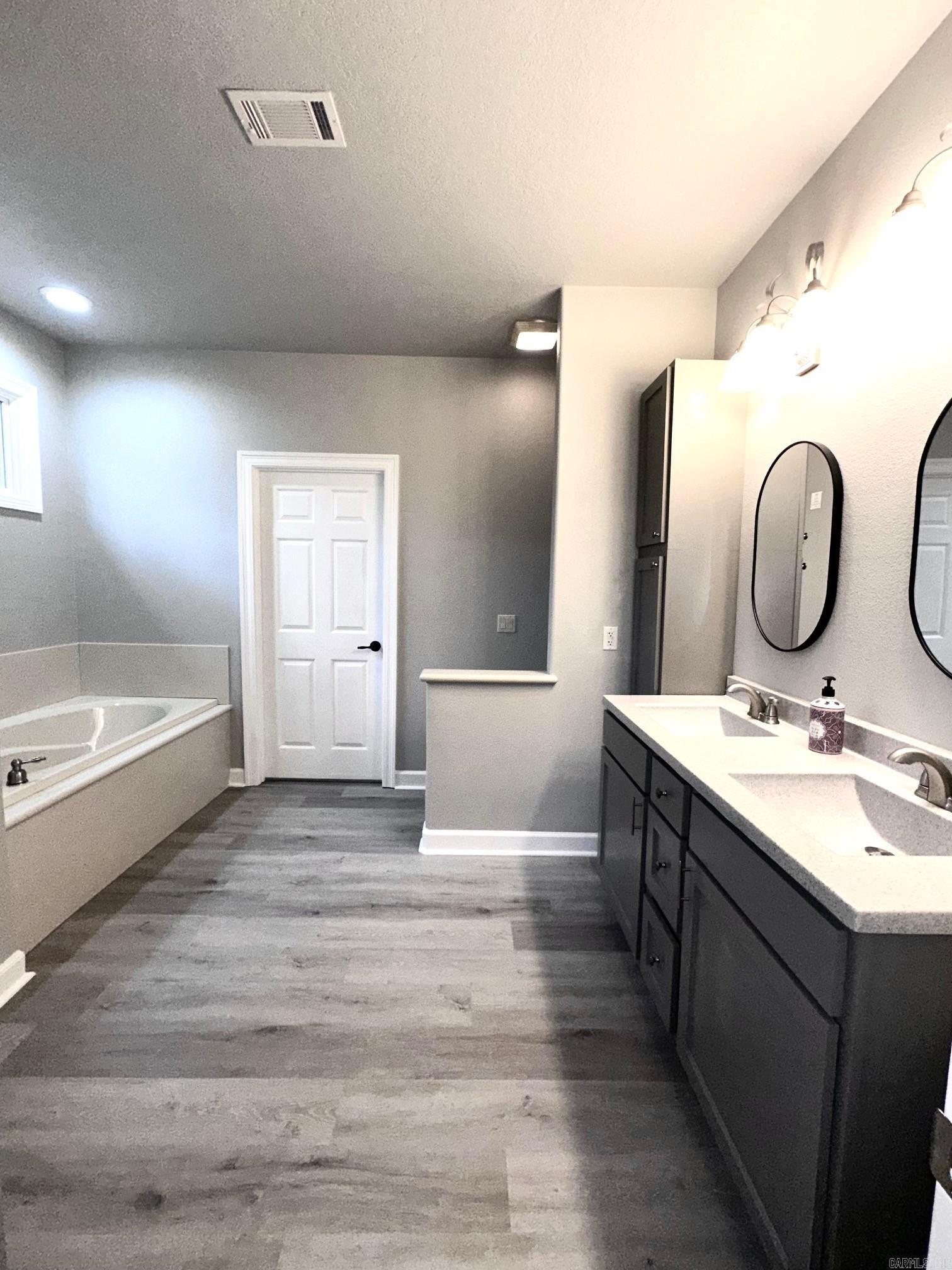 ISABELLA COURTS - Residential