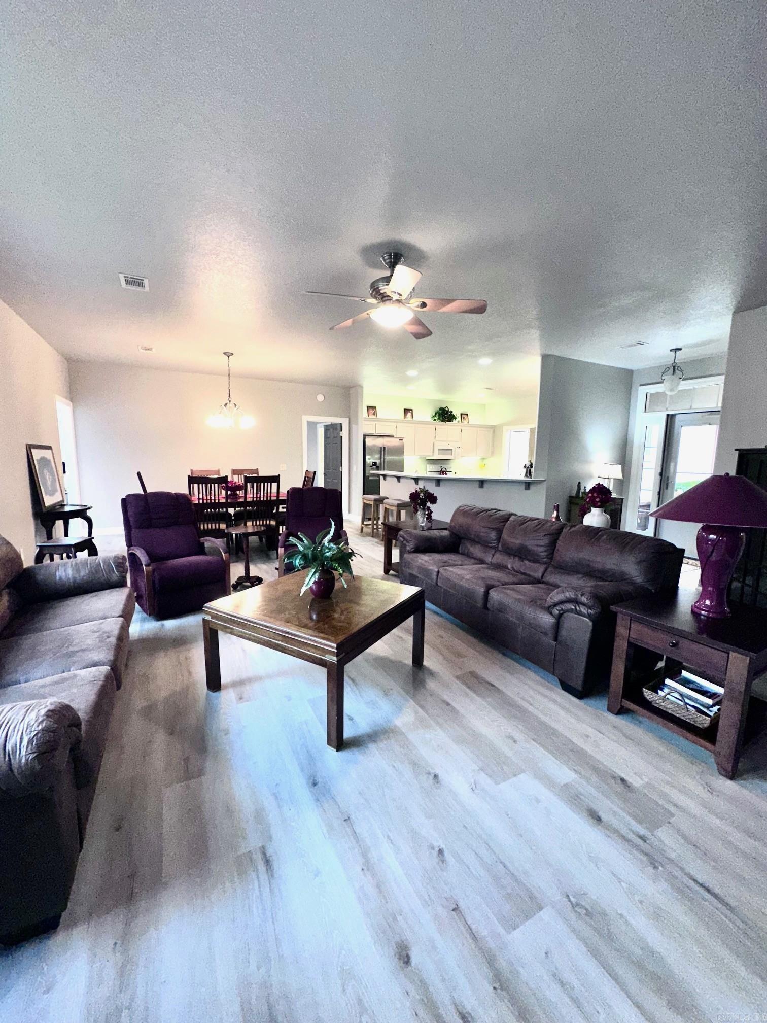 ISABELLA COURTS - Residential