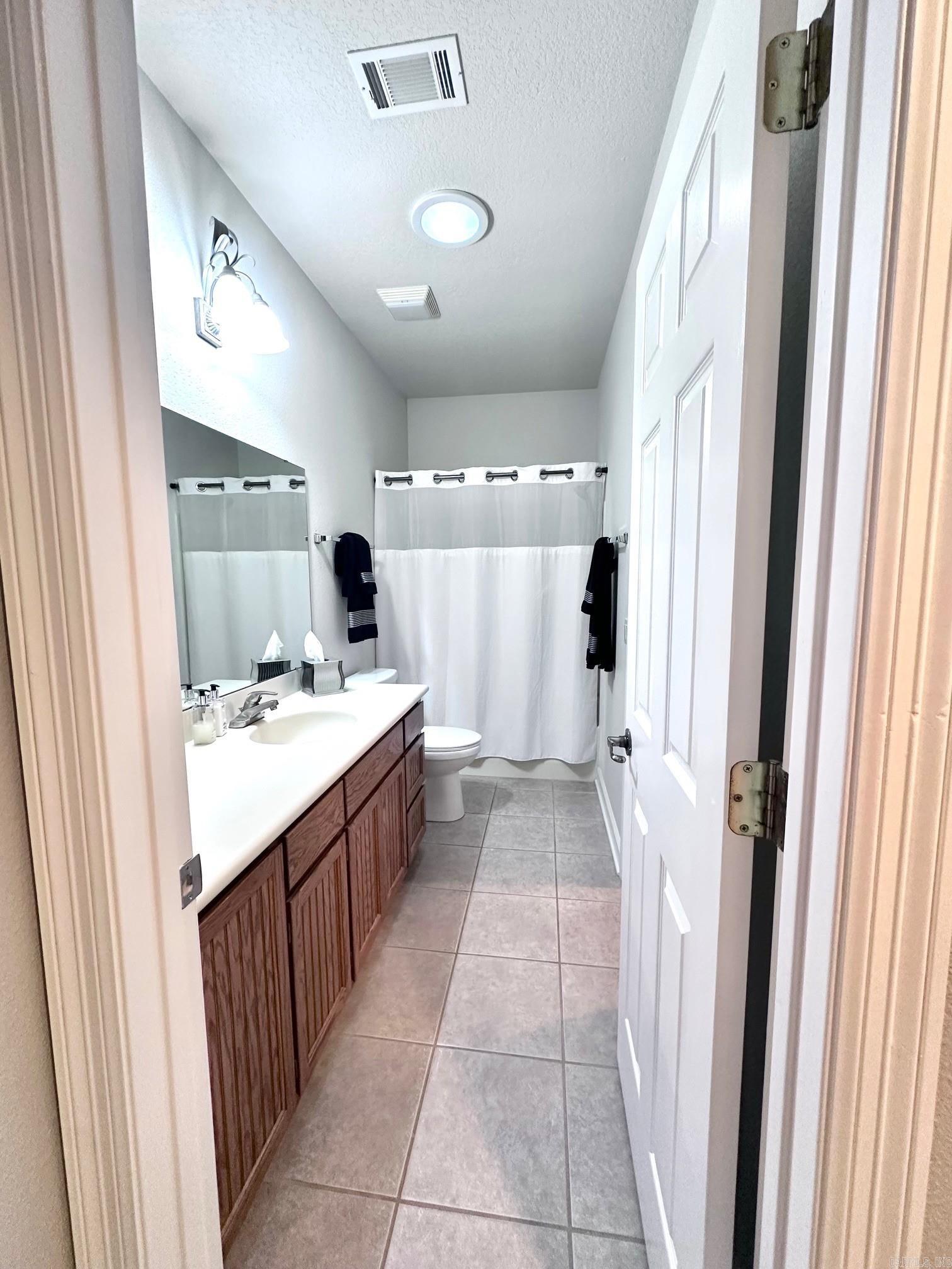 ISABELLA COURTS - Residential