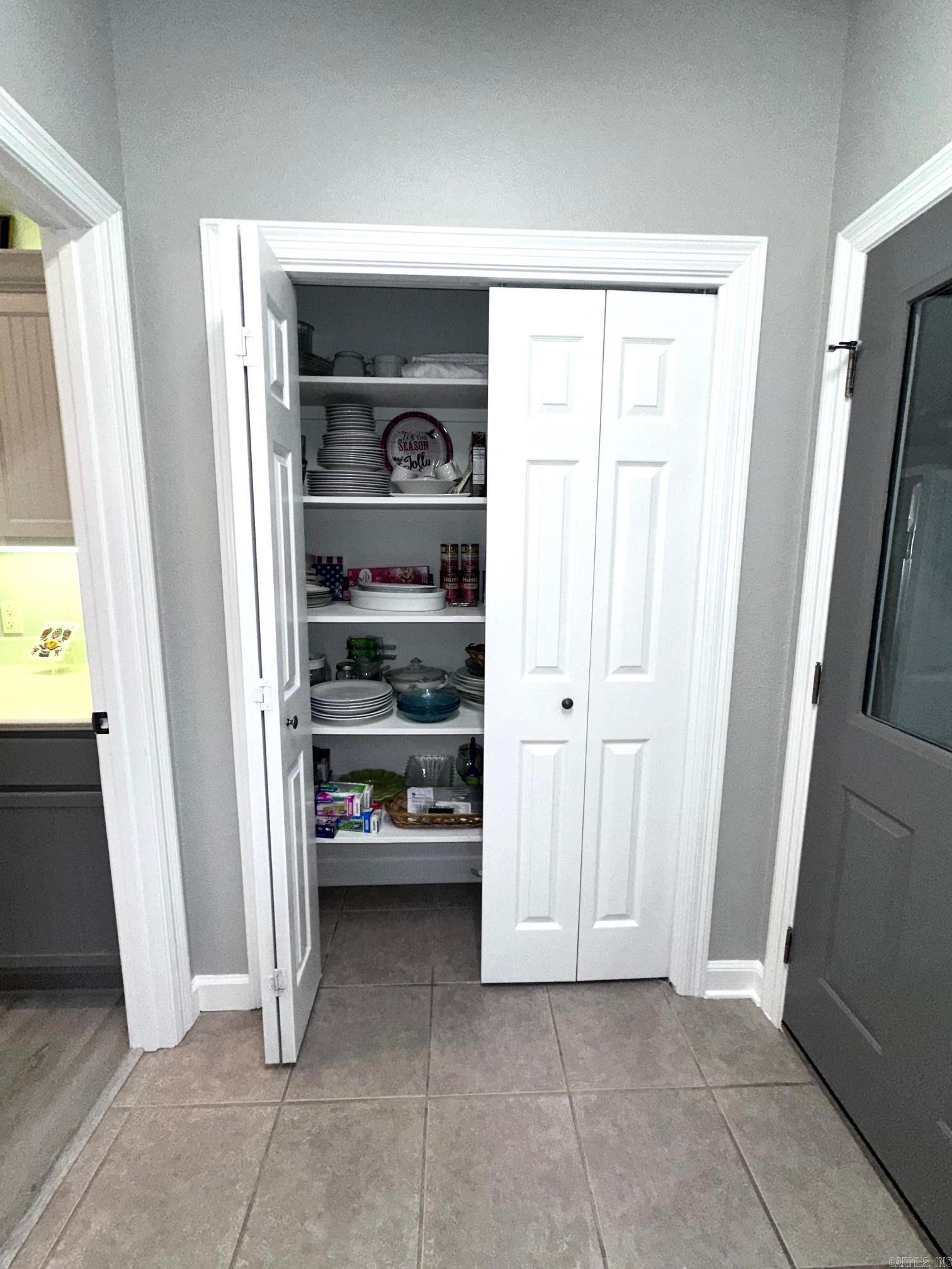 ISABELLA COURTS - Residential