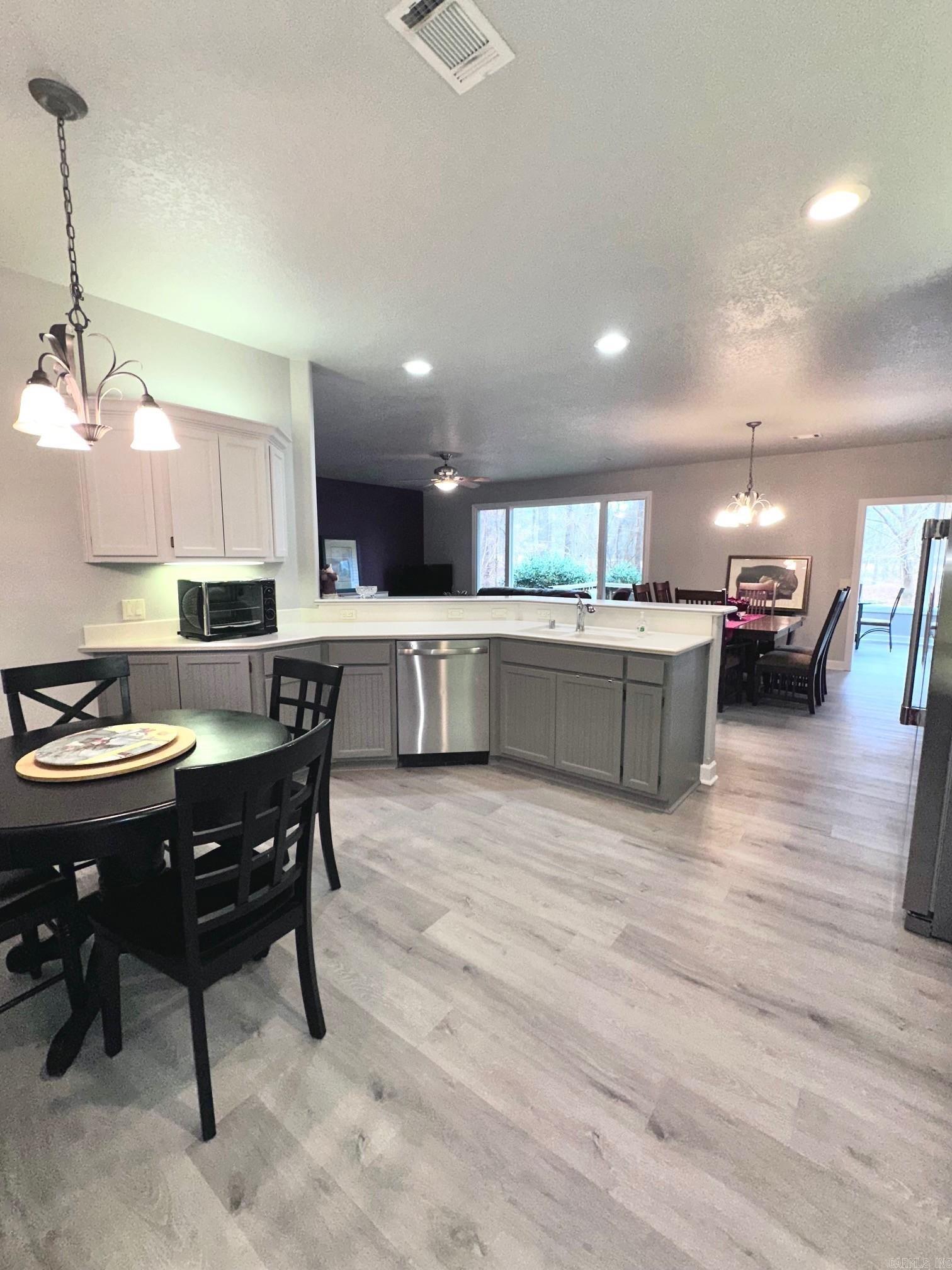 ISABELLA COURTS - Residential