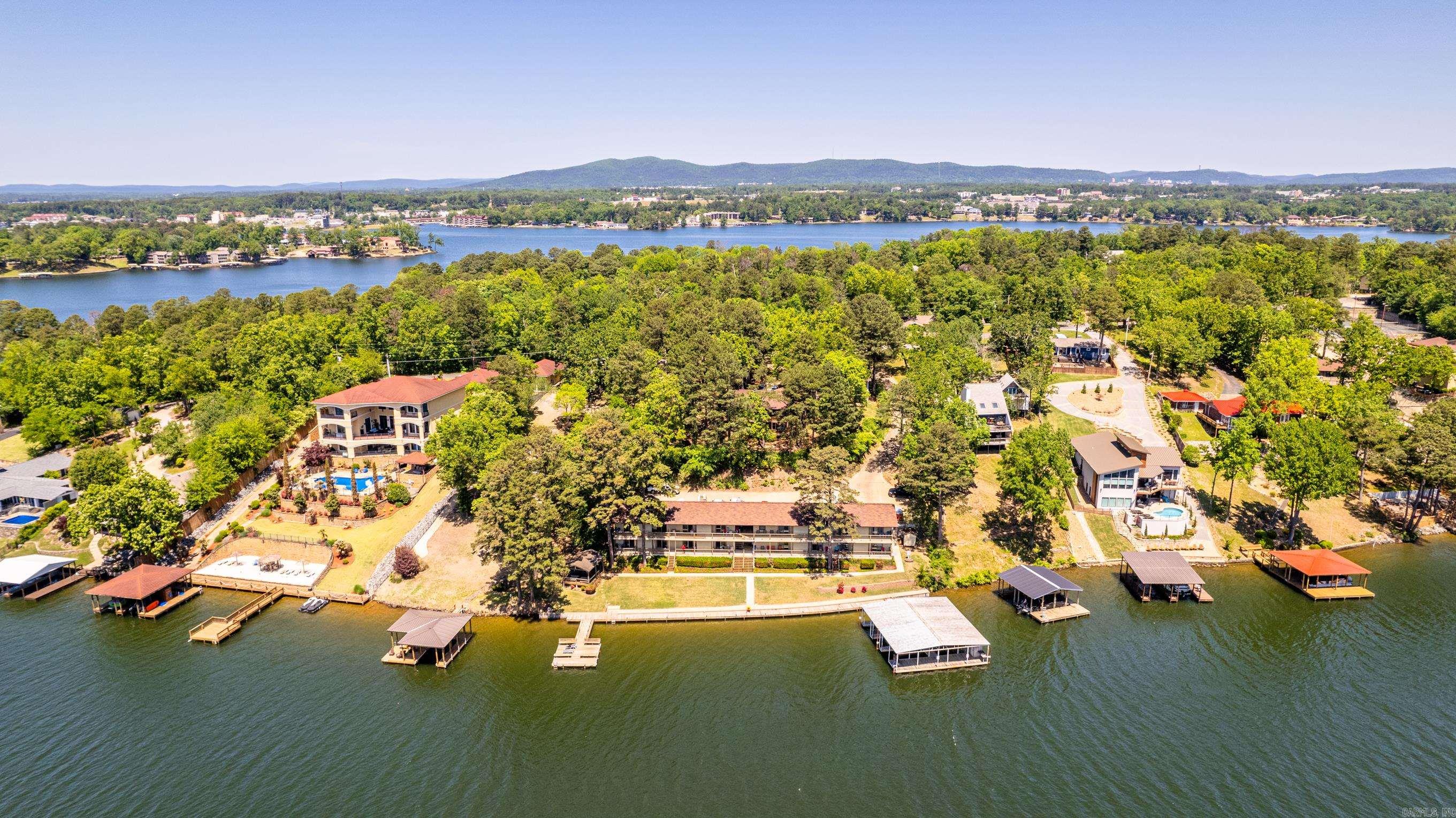 16 Room Resort on Lake Hamilton