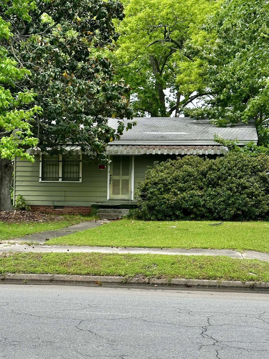 Investment Opportunity!! AS-IS Home. 2 bedrooms and 1 bath.