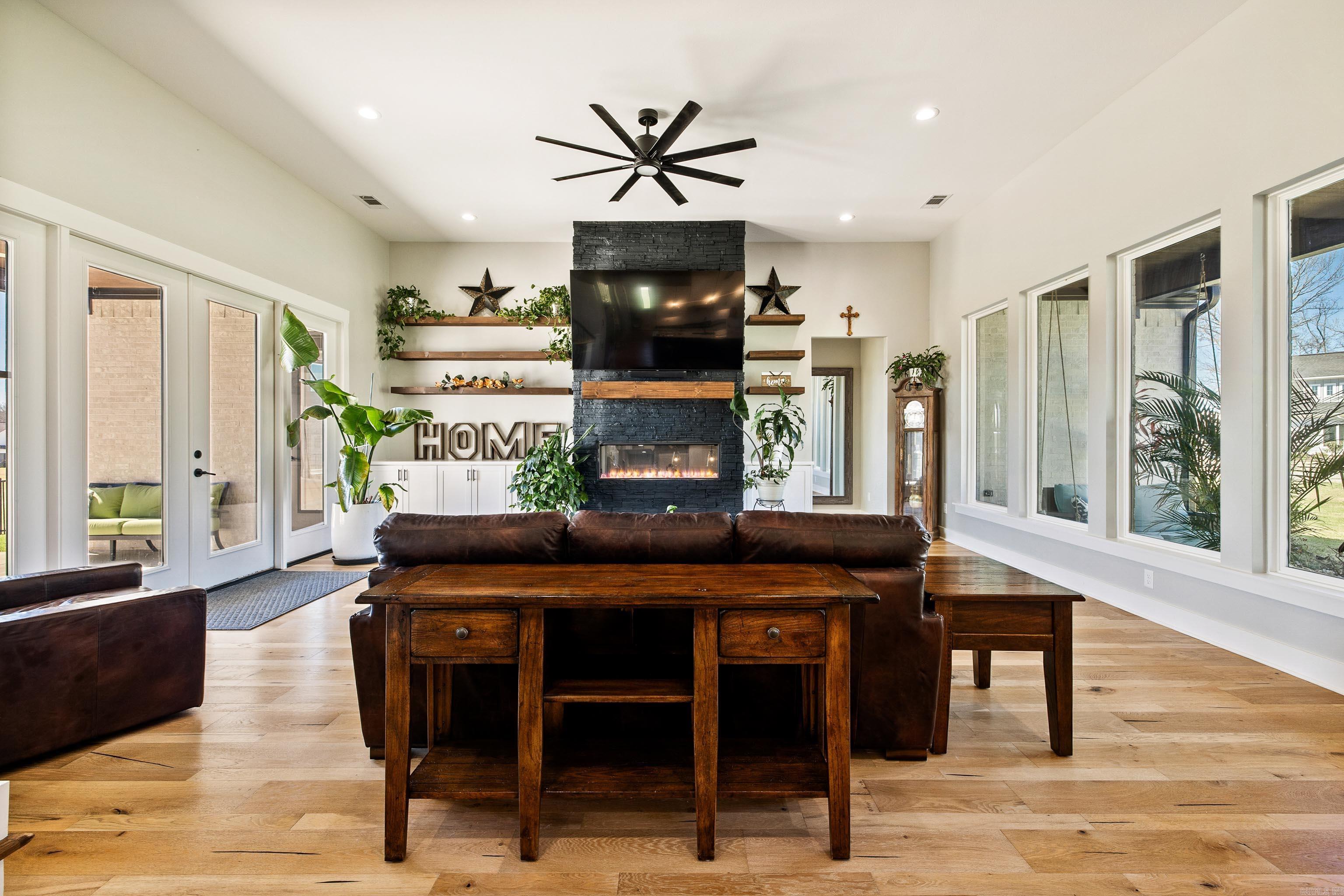 THE STABLES - Residential