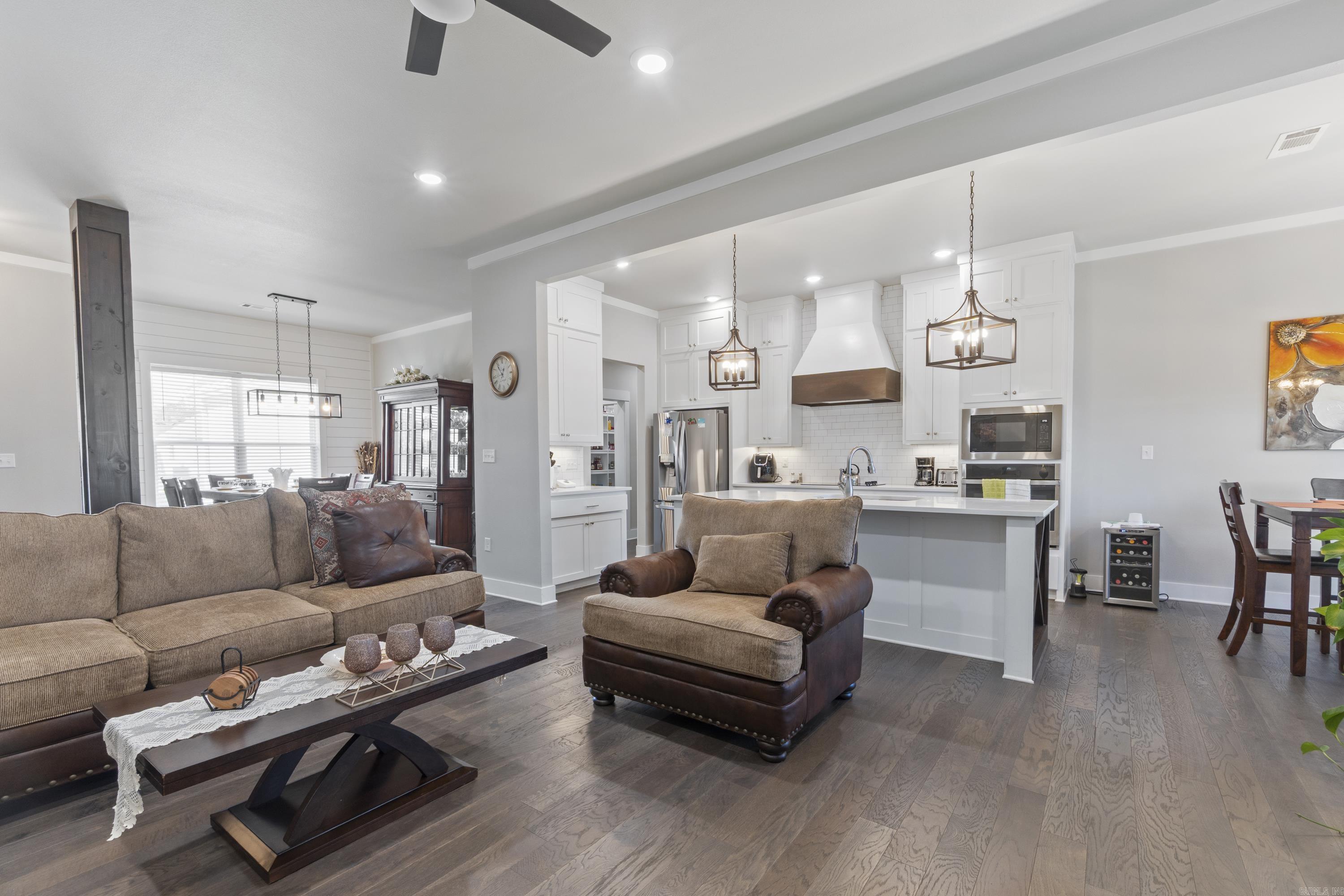 THE WOODS OF HURRICANE LAKE ESTA - Residential