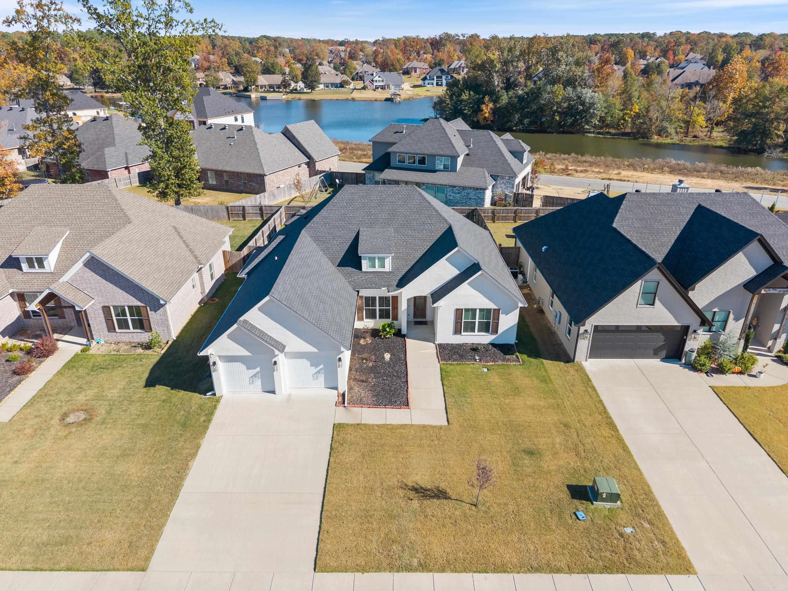 THE WOODS OF HURRICANE LAKE ESTA - Residential