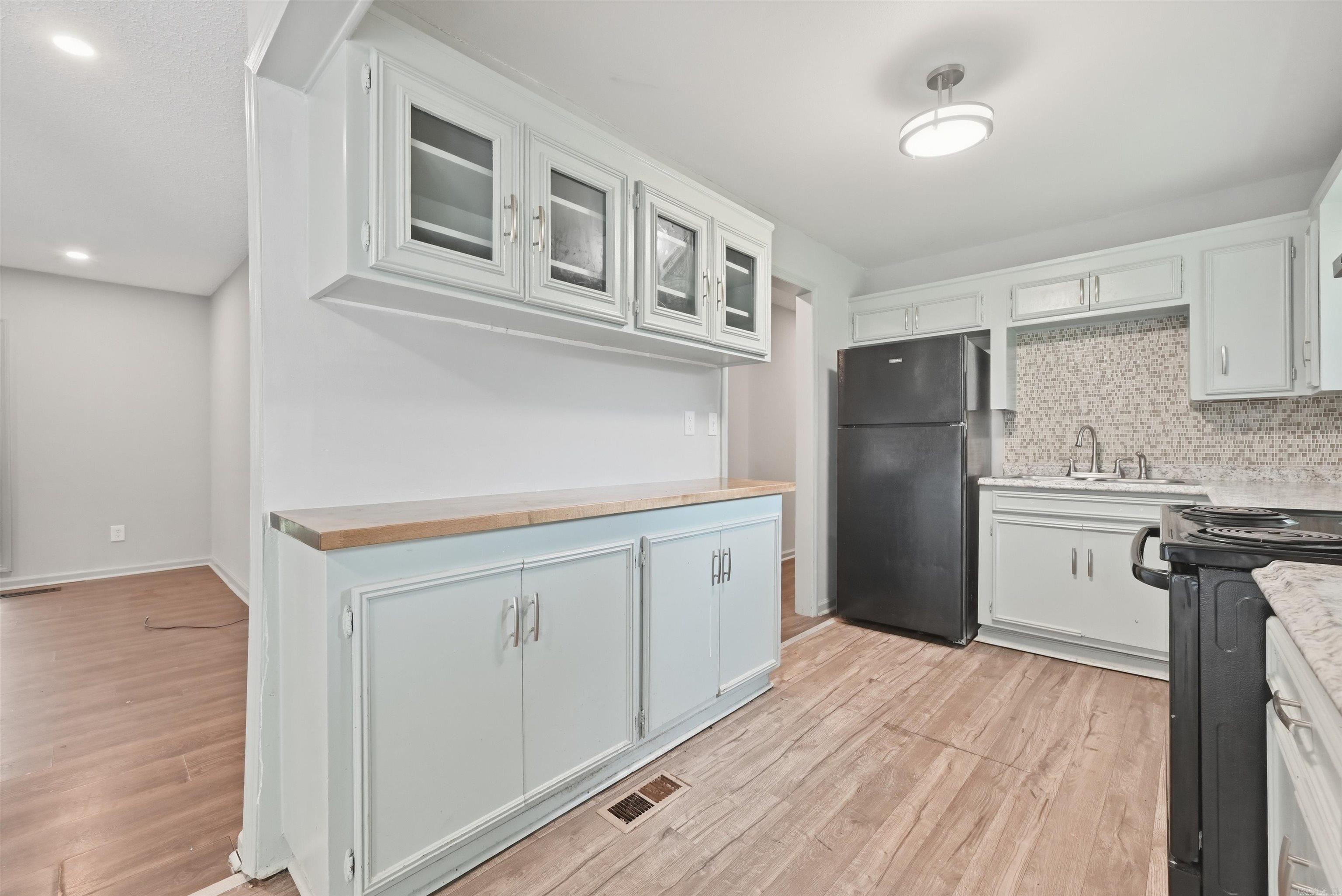 MEADOWCLIFF - Residential