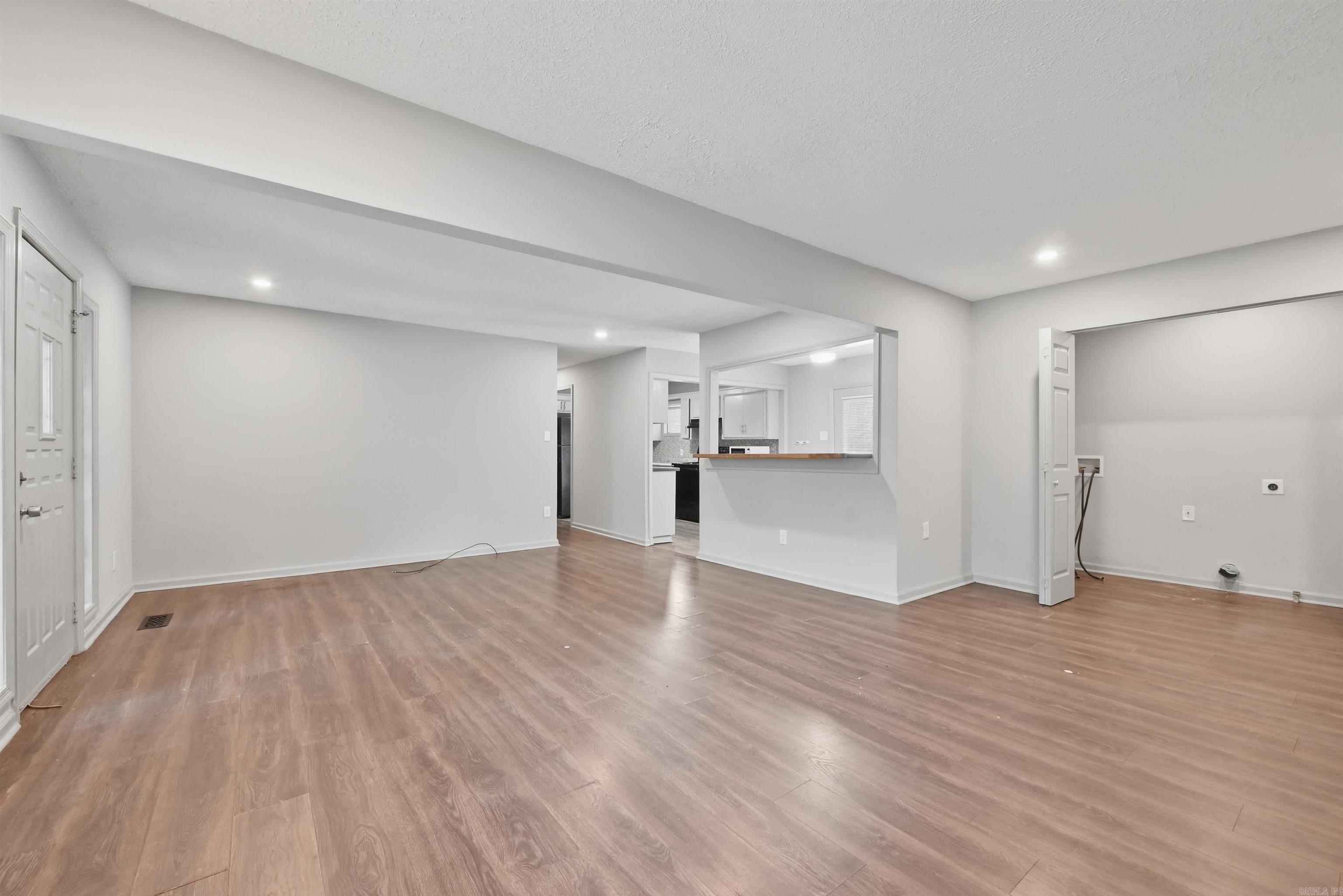 MEADOWCLIFF - Residential