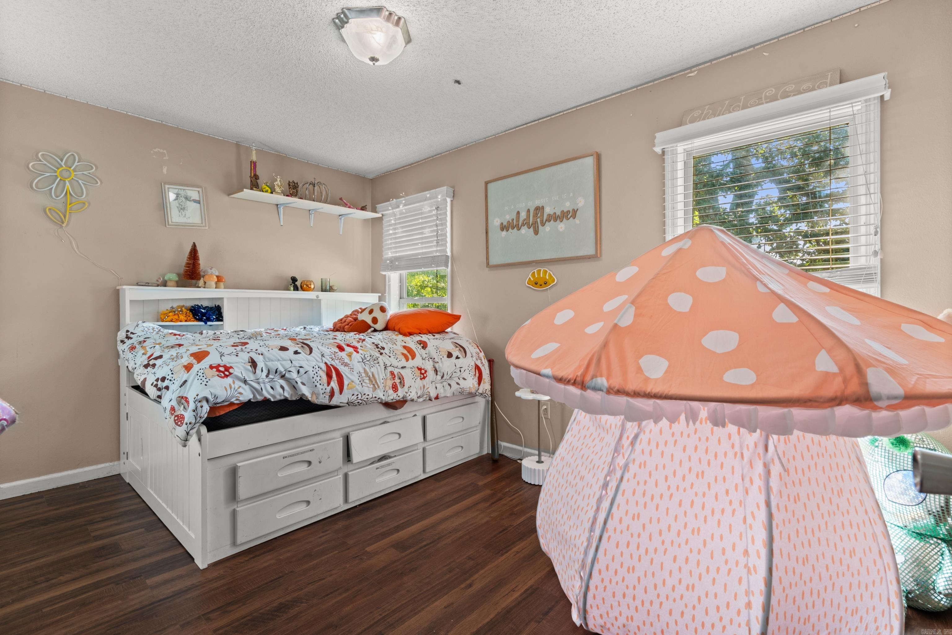 DIAMONDHEAD J - Residential