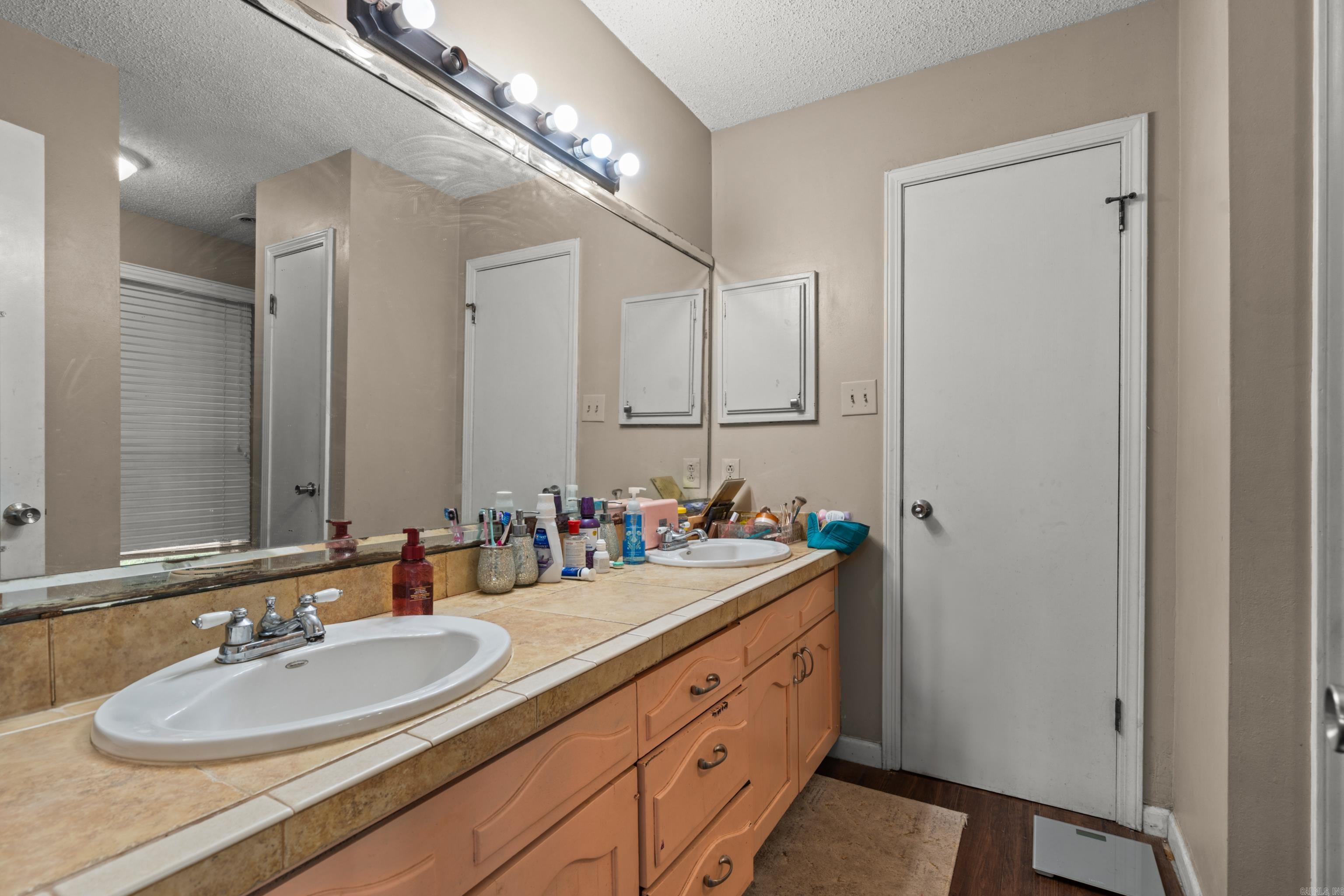 DIAMONDHEAD J - Residential