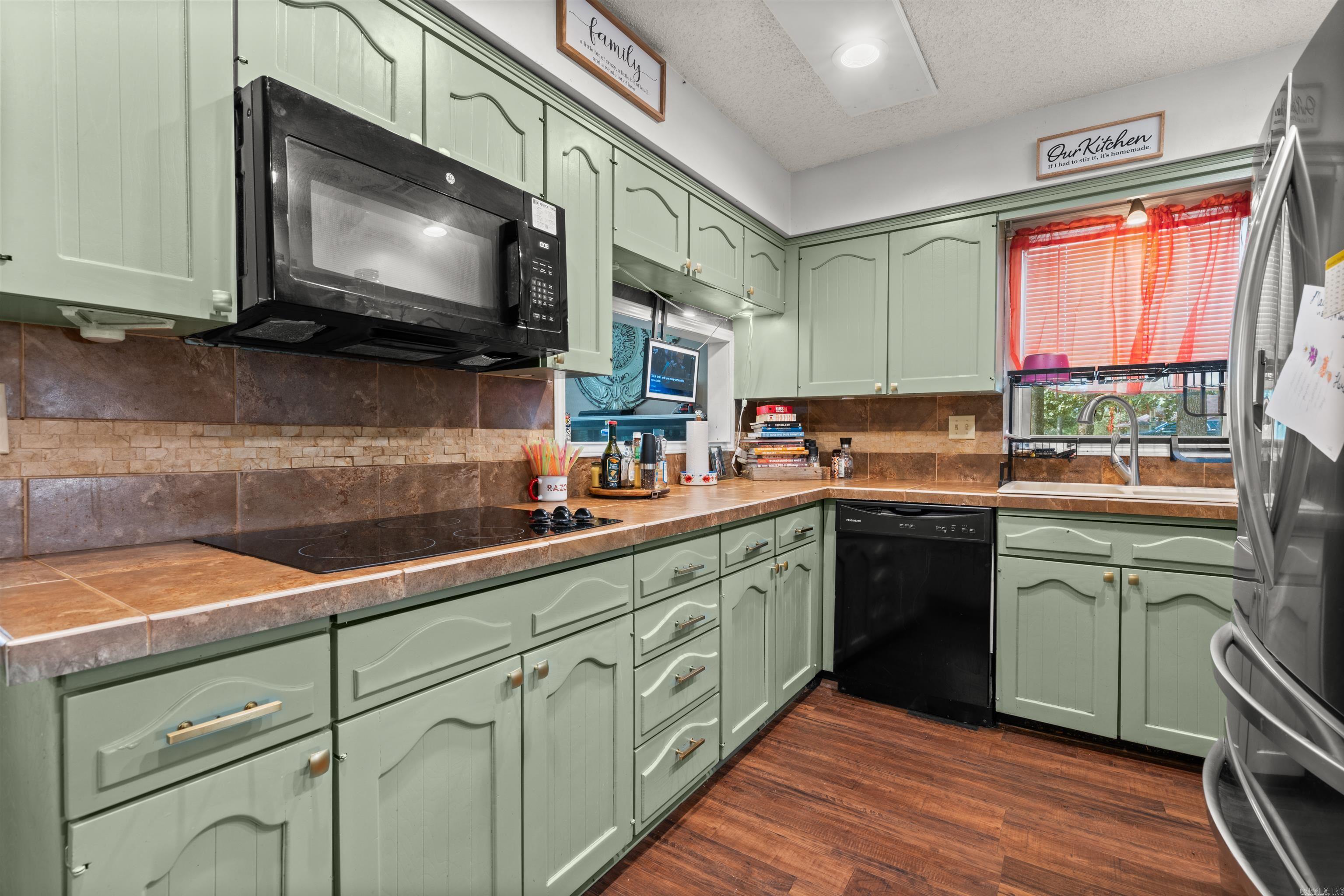 DIAMONDHEAD J - Residential